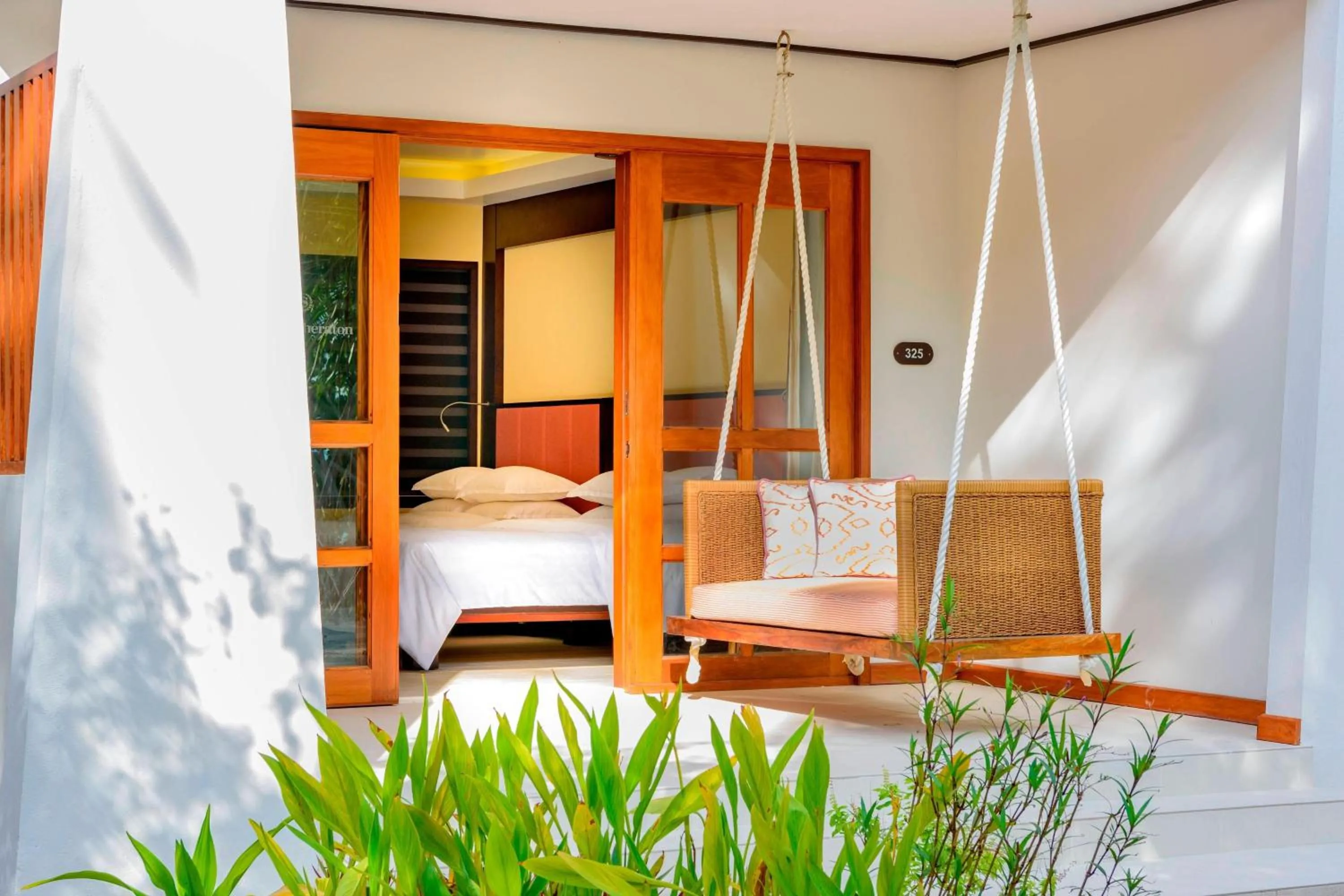 Photo of the whole room in Sheraton Maldives Full Moon Resort & Spa