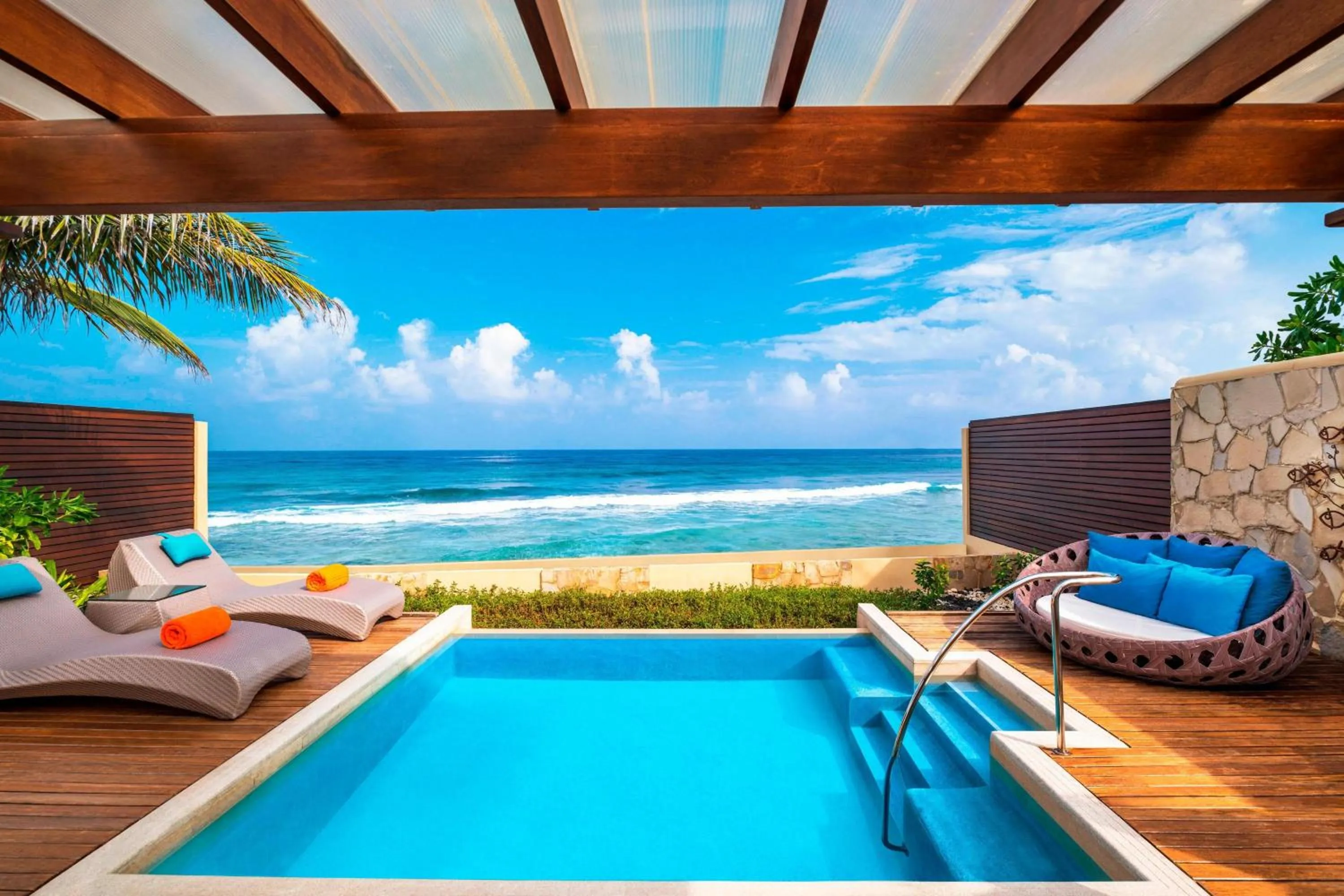 Swimming pool, Bed in Sheraton Maldives Full Moon Resort & Spa