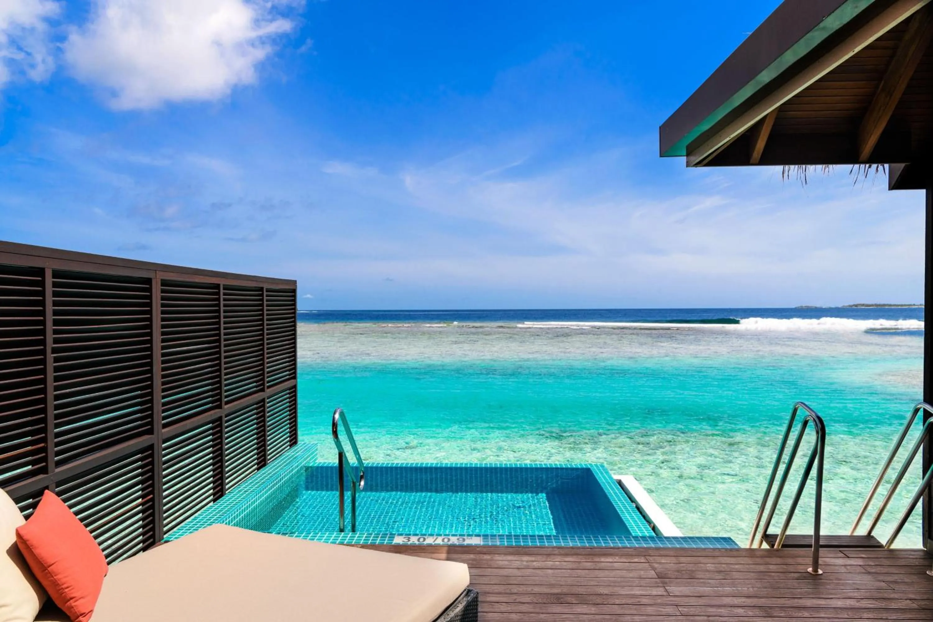 Swimming pool in Sheraton Maldives Full Moon Resort & Spa