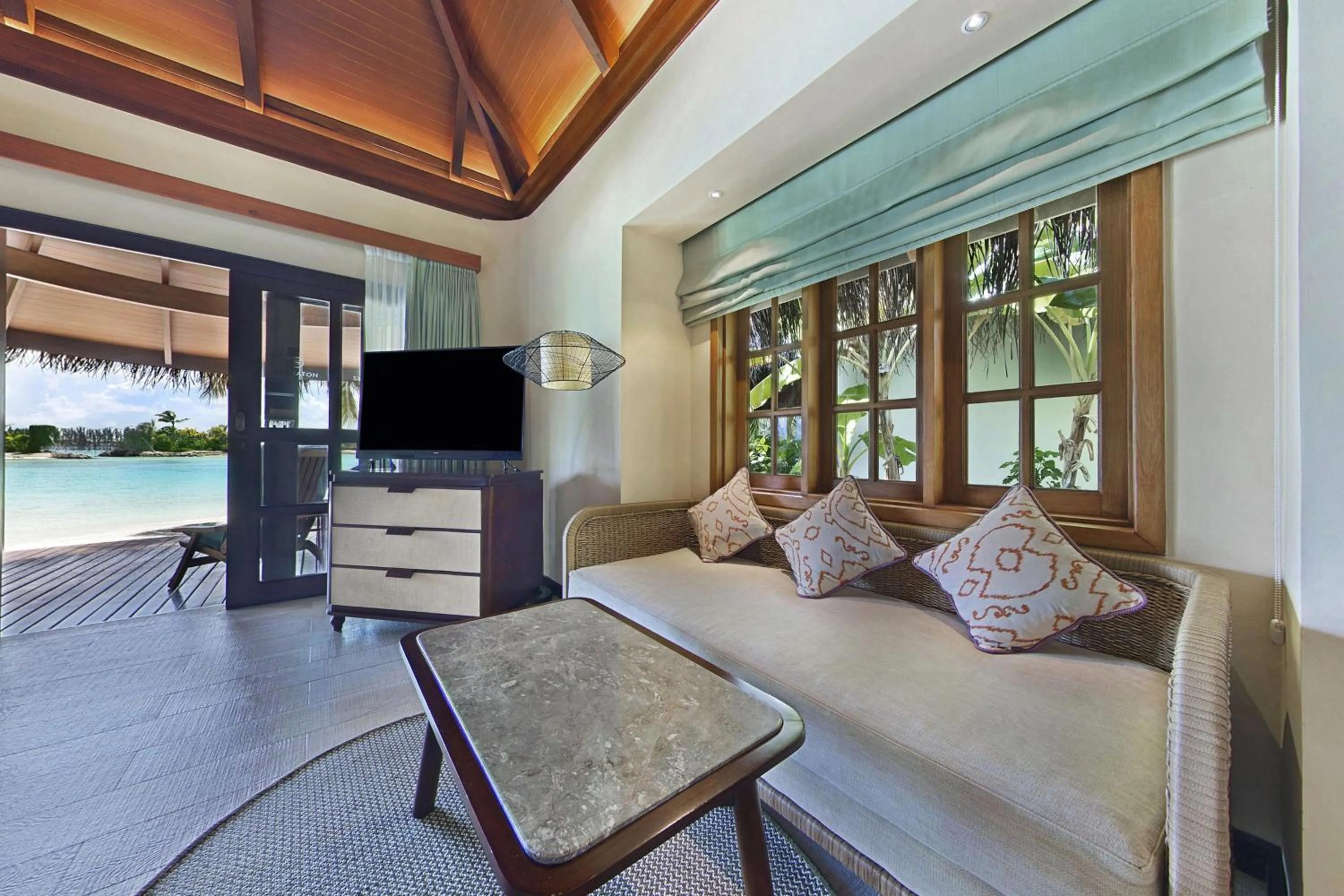 Beach in Sheraton Maldives Full Moon Resort & Spa