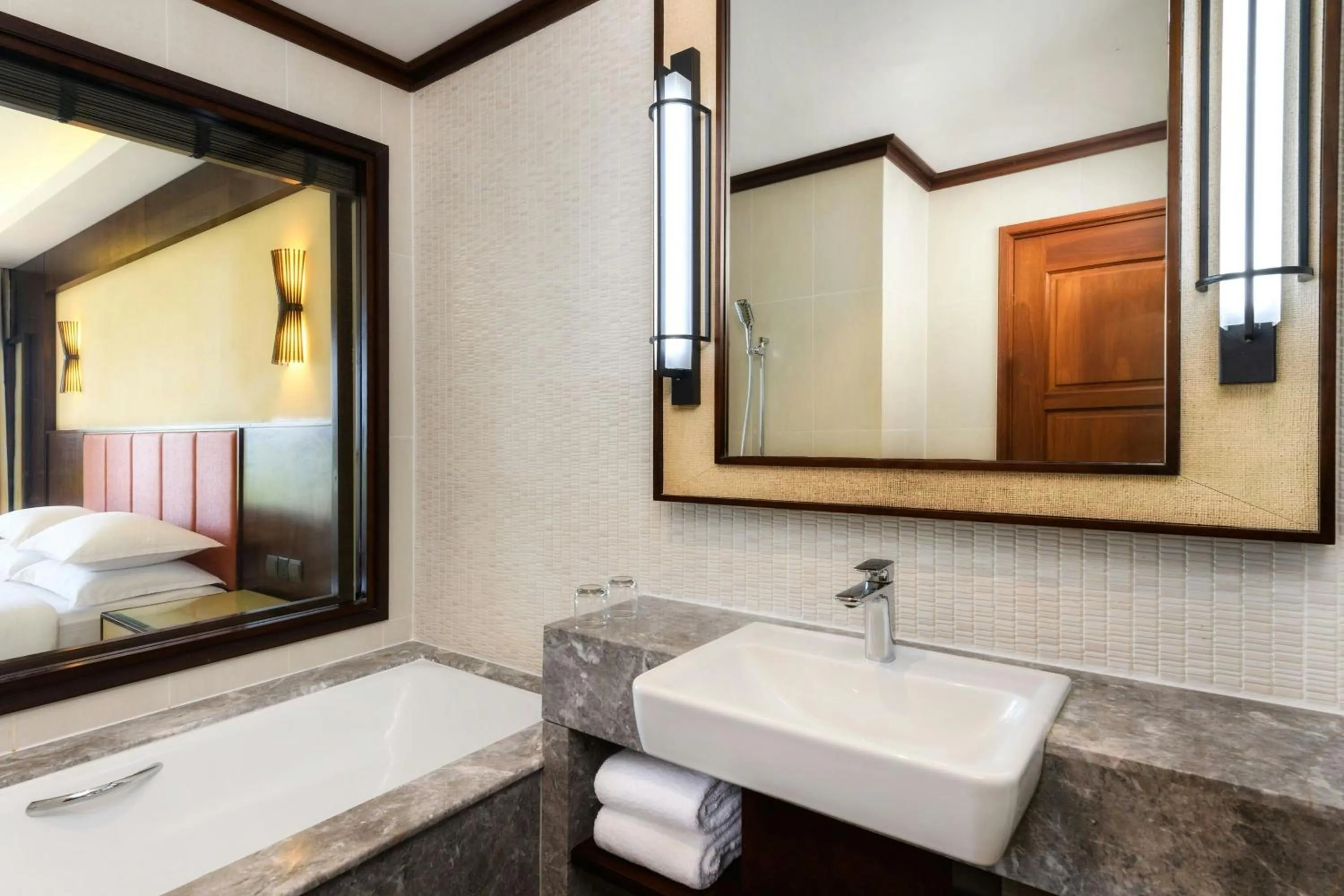 Bathroom, Bed in Sheraton Maldives Full Moon Resort & Spa