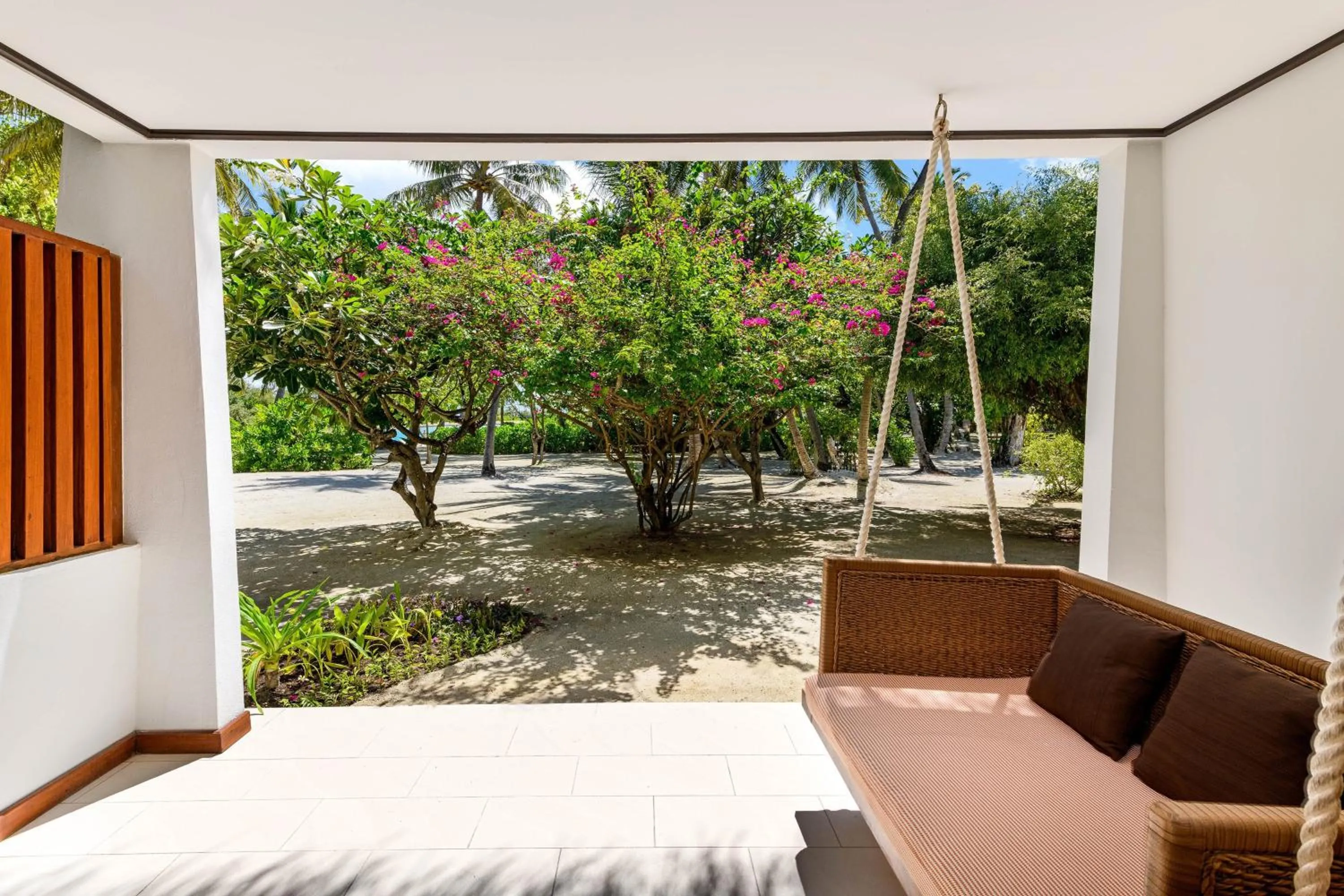 Beach in Sheraton Maldives Full Moon Resort & Spa