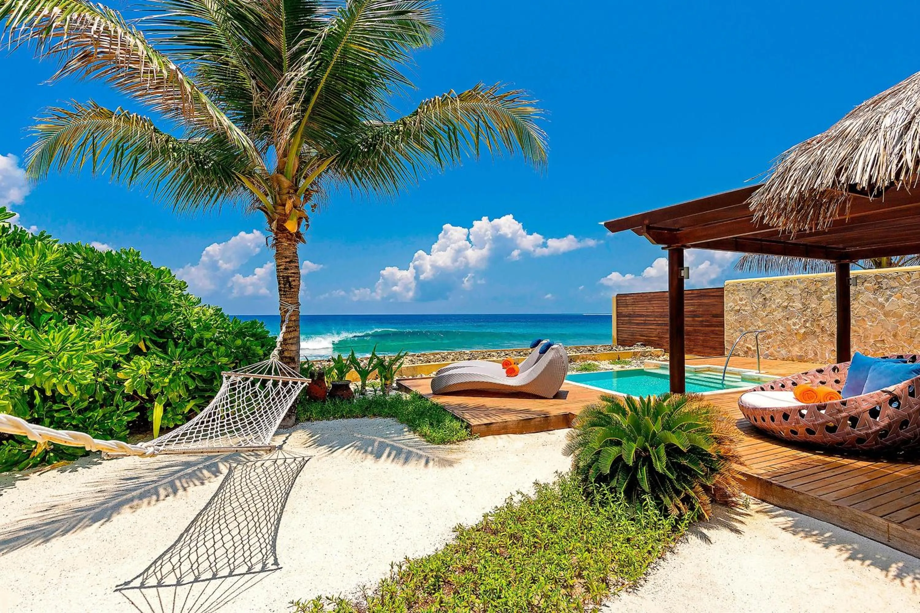 Swimming pool in Sheraton Maldives Full Moon Resort & Spa