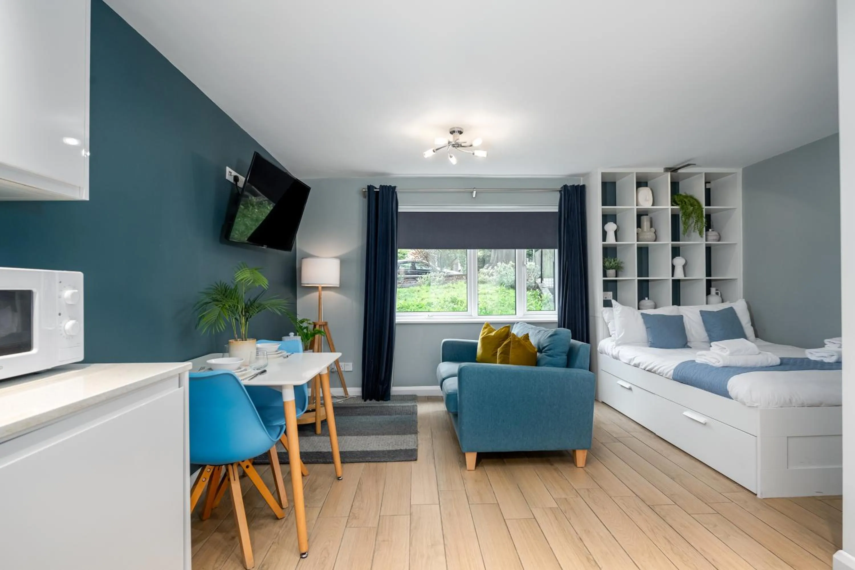 Photo of the whole room, Bed in Alison Court - Urban Apartments