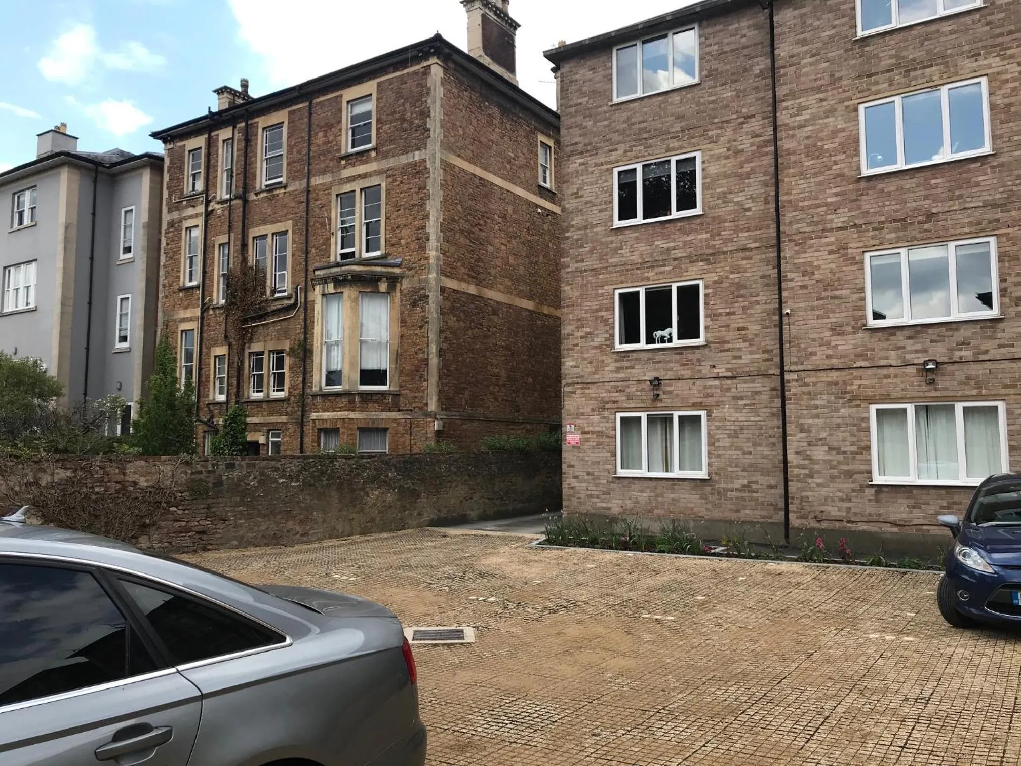 Property building in Alison Court - Urban Apartments