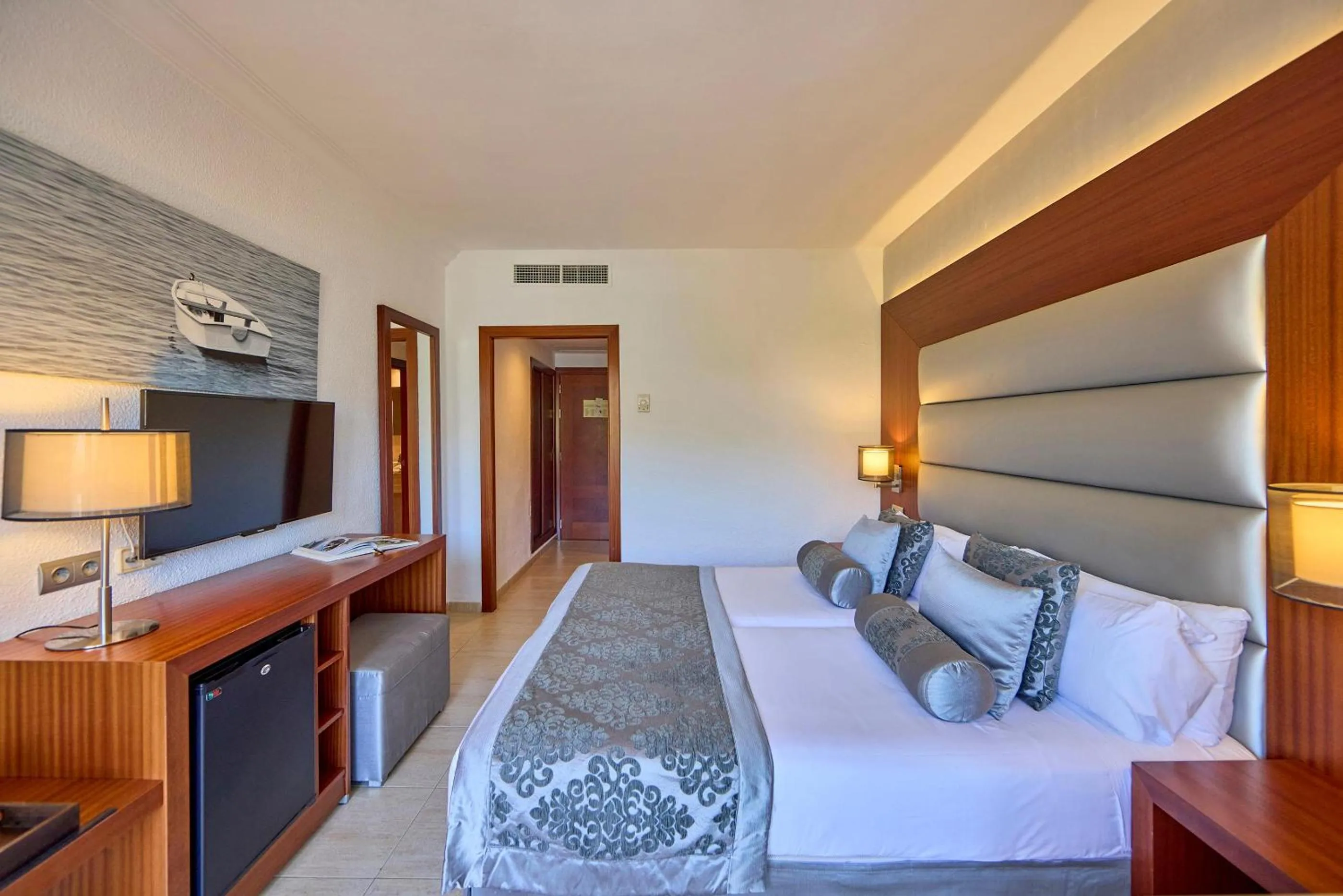 Photo of the whole room, Bed in Zafiro Rey Don Jaime