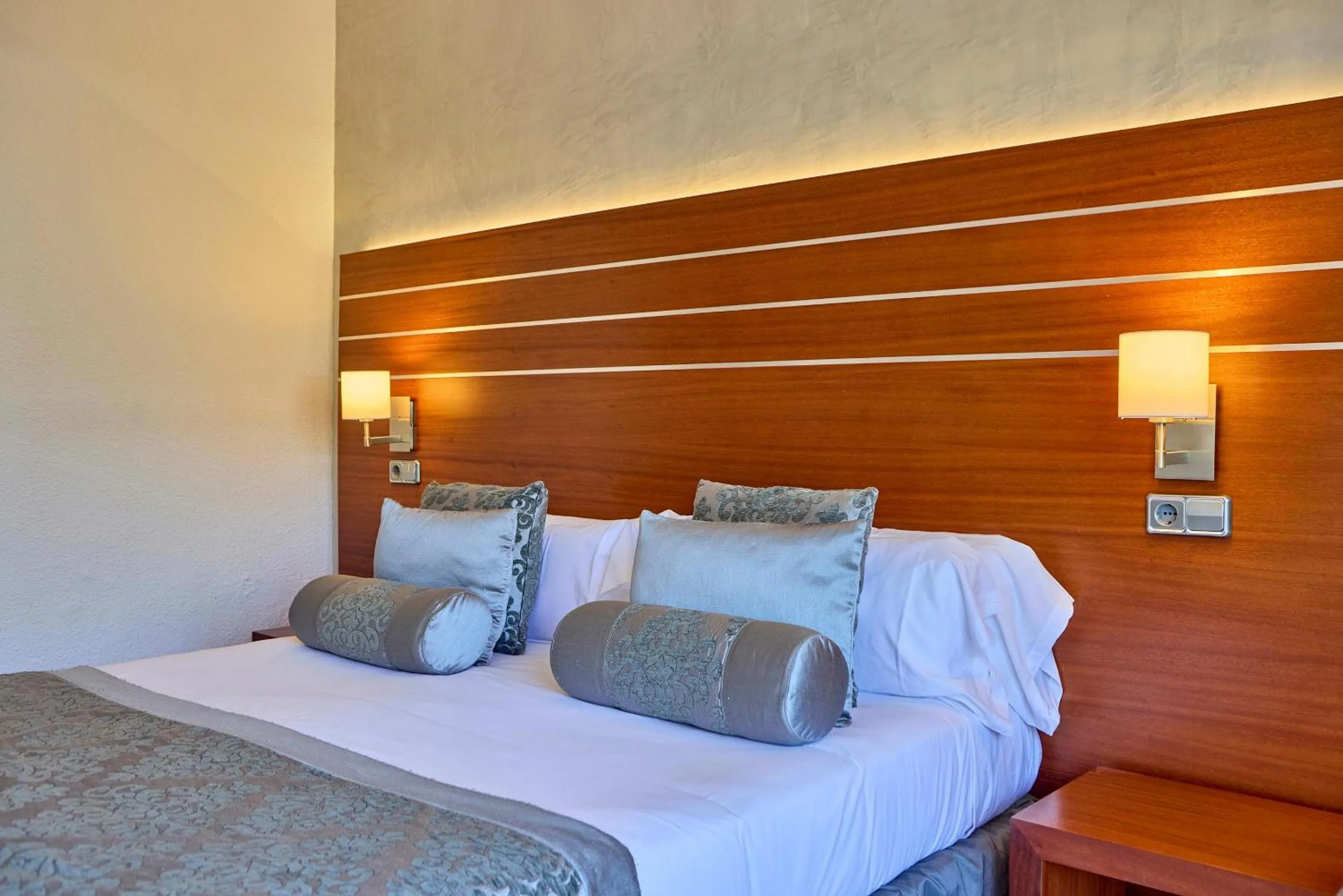 Photo of the whole room, Bed in Zafiro Rey Don Jaime