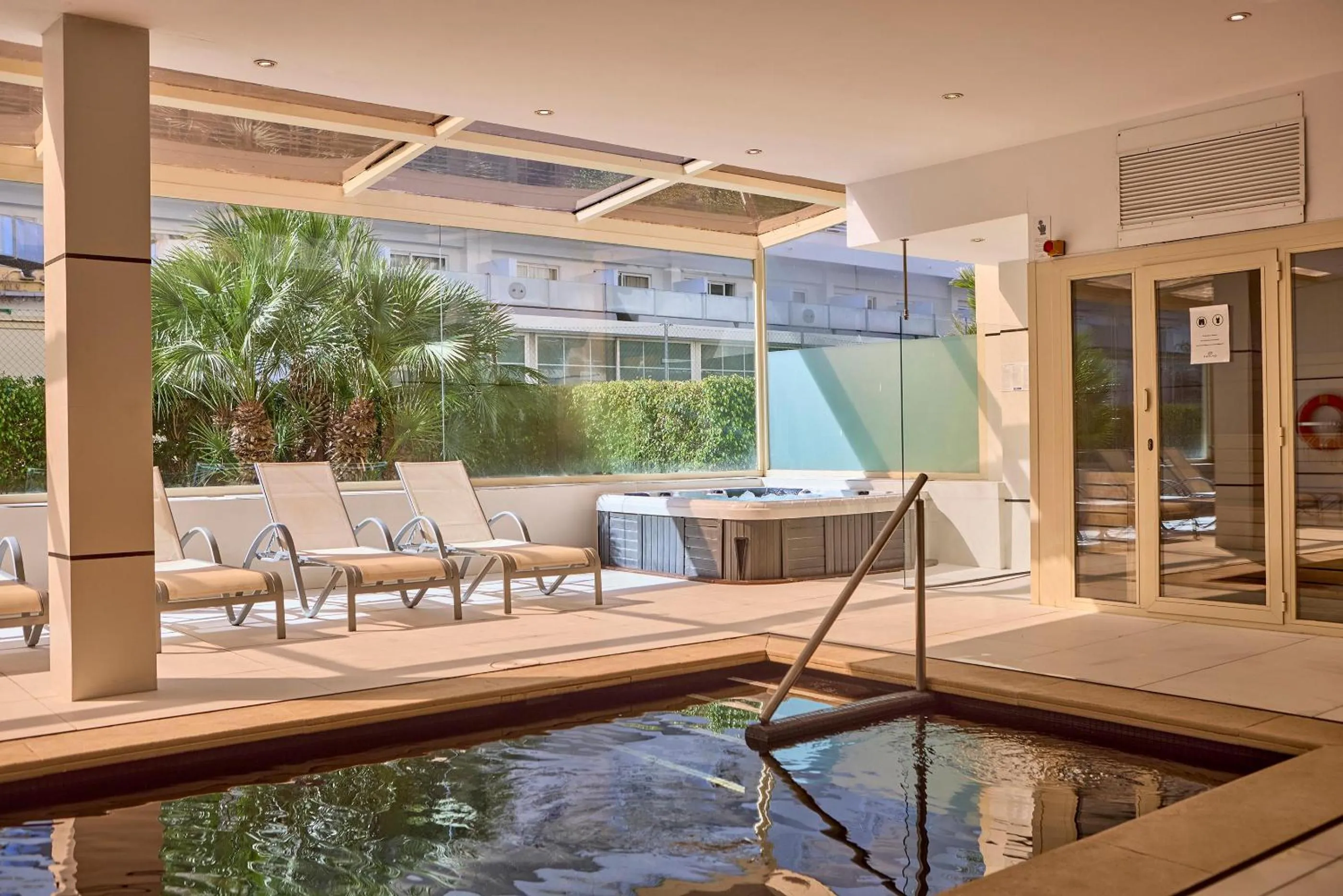 Swimming pool in Zafiro Rey Don Jaime