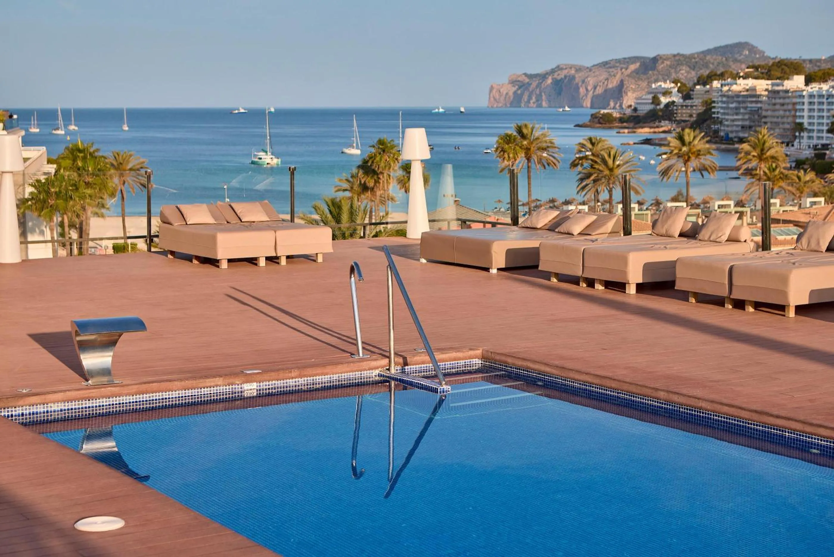 Swimming pool in Zafiro Rey Don Jaime