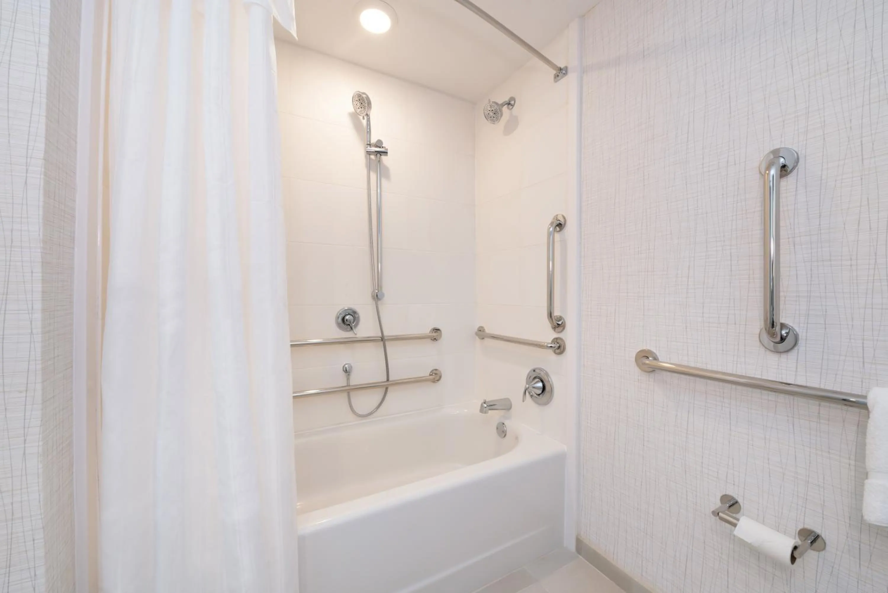 Bathroom in Hilton Garden Inn Columbia Downtown