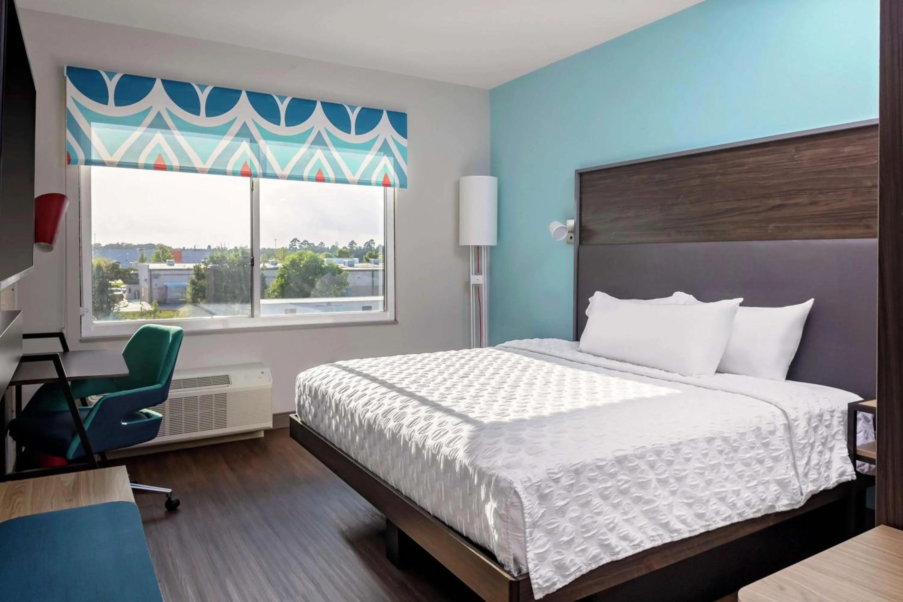 Bedroom, Bed in Tru By Hilton Crossett