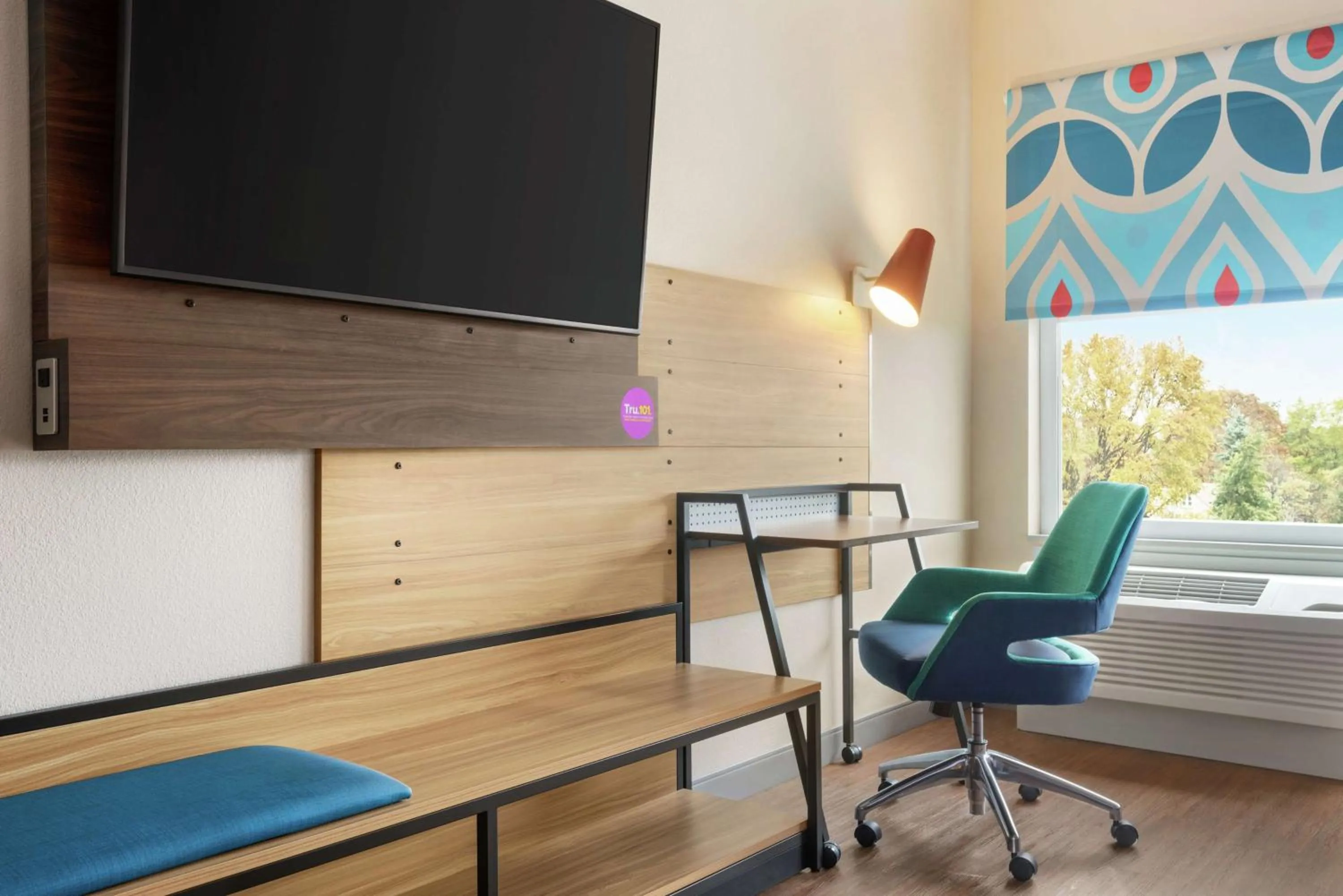 Bedroom in Tru By Hilton Milwaukee Brookfield