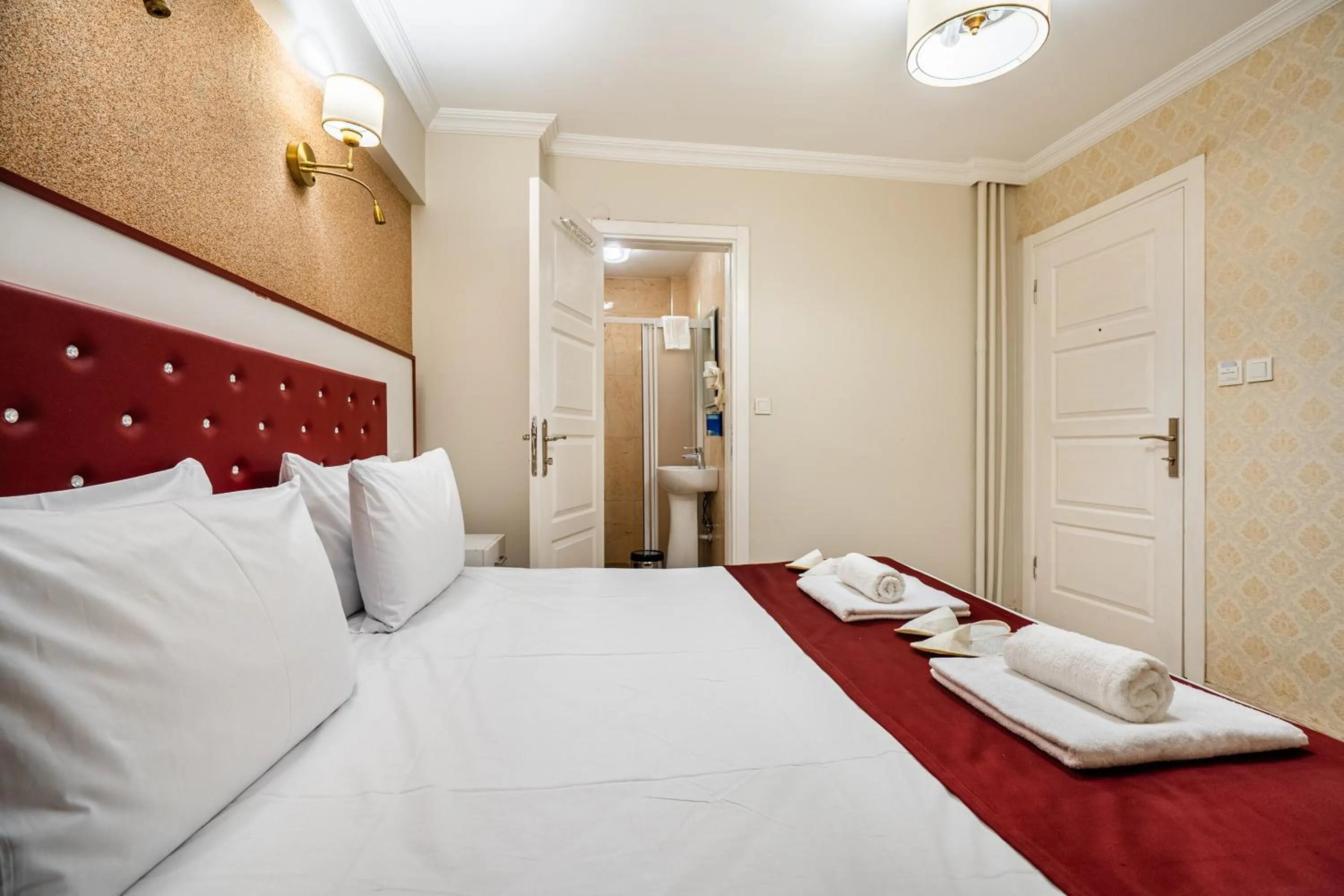 Bedroom, Bed in Cihangir Palace Hotel