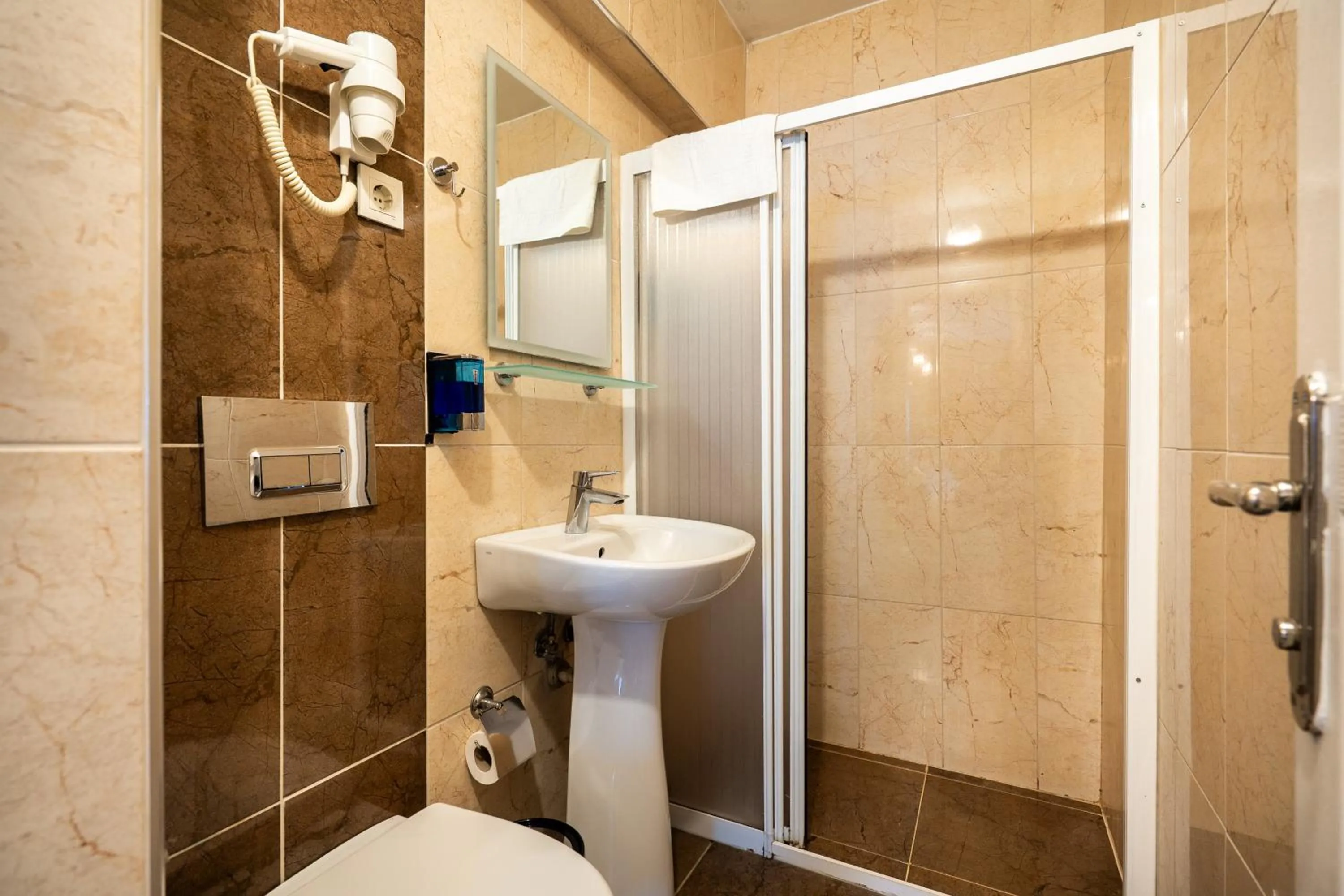 Bathroom in Cihangir Palace Hotel