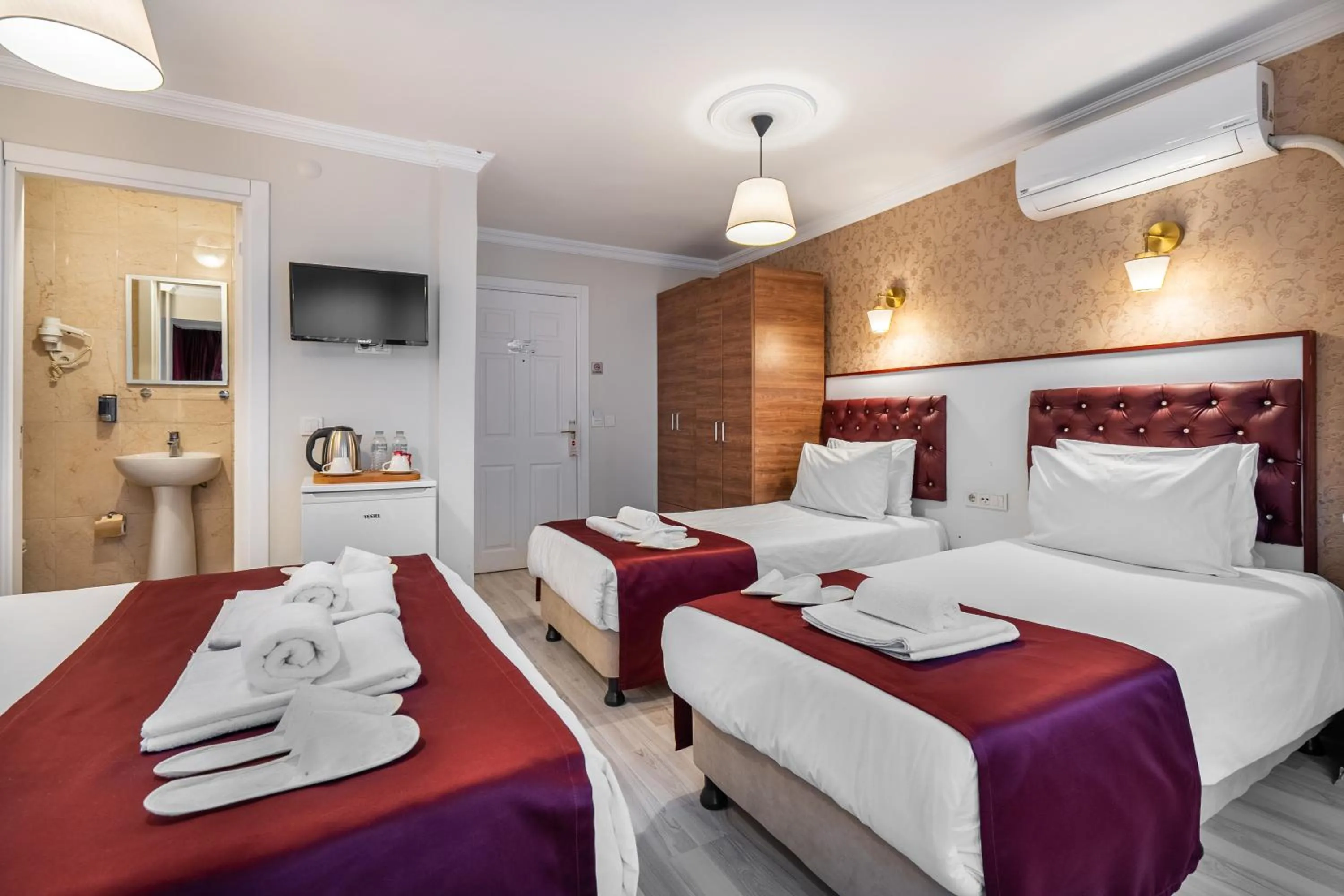 Bedroom, Bed in Cihangir Palace Hotel