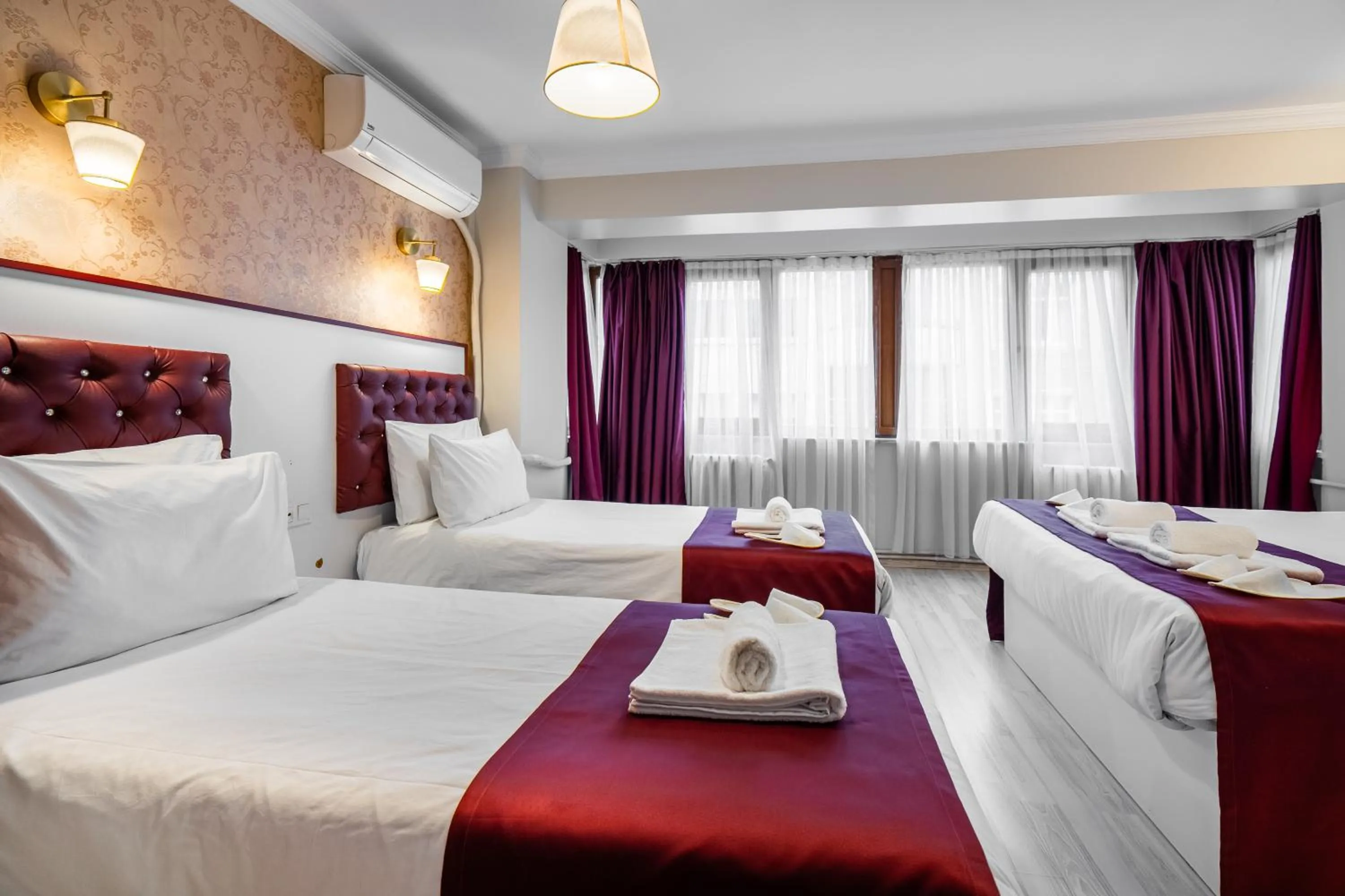 Bed in Cihangir Palace Hotel