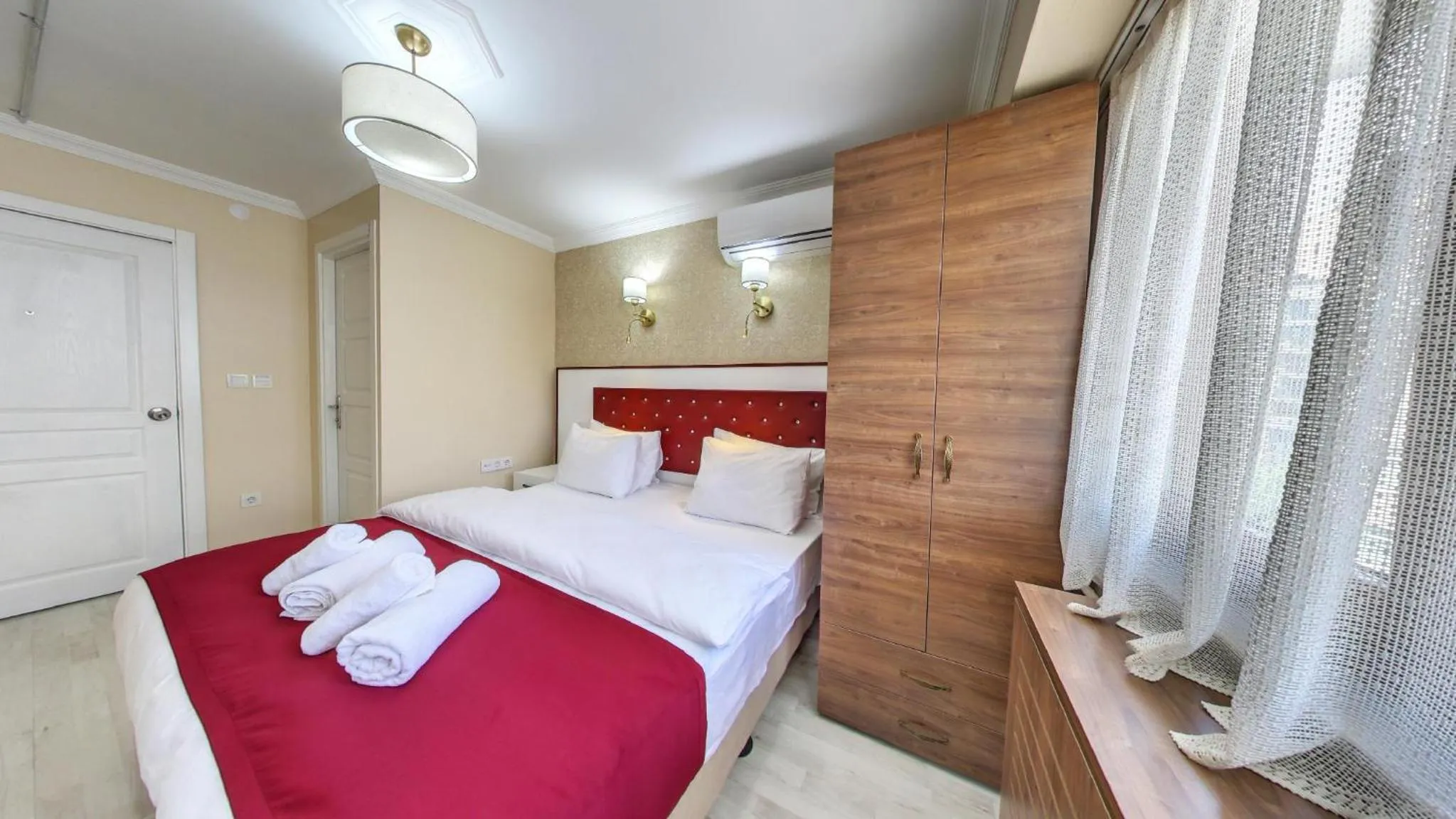 Bed in Cihangir Palace Hotel