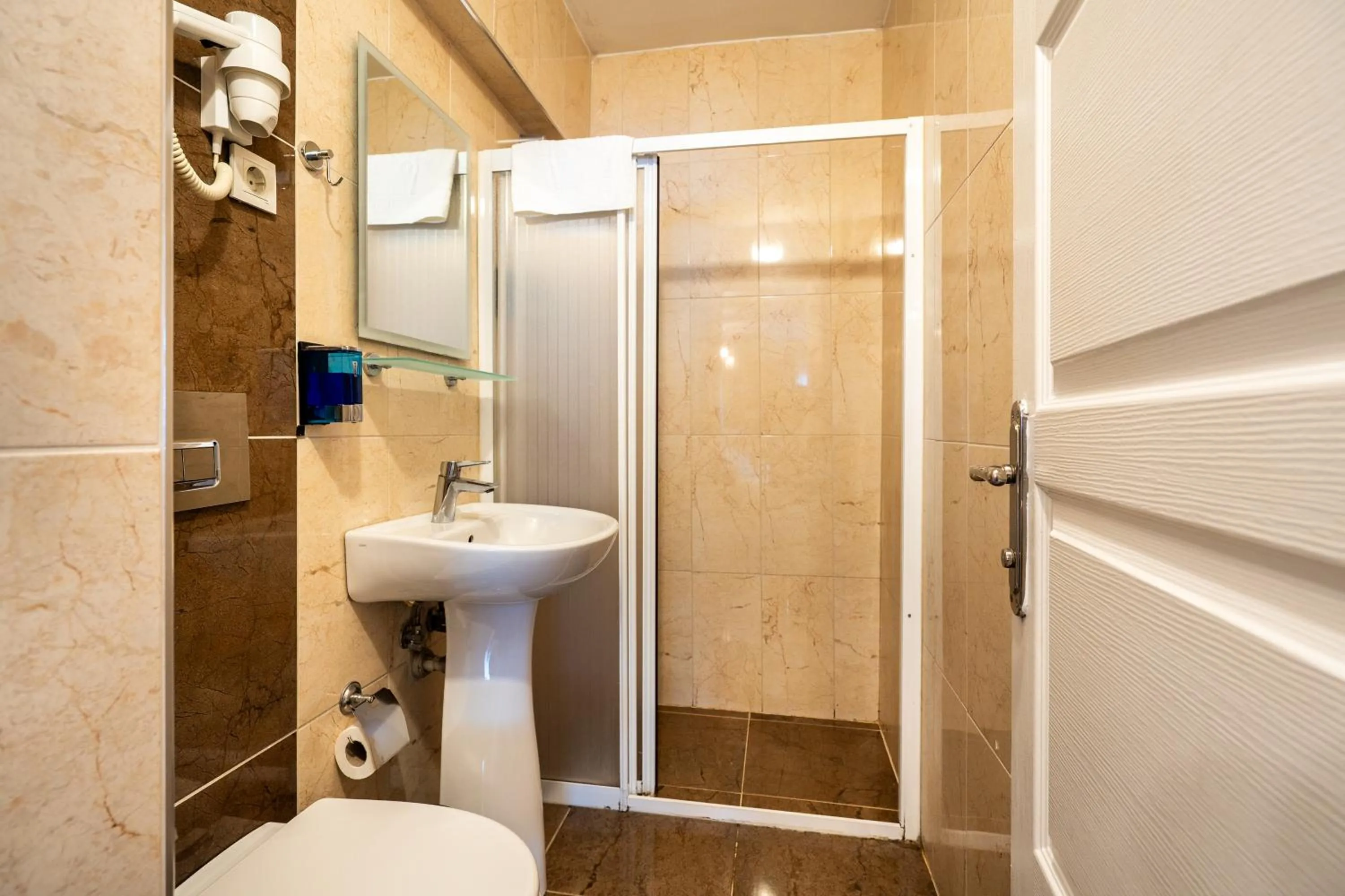 Bathroom in Cihangir Palace Hotel