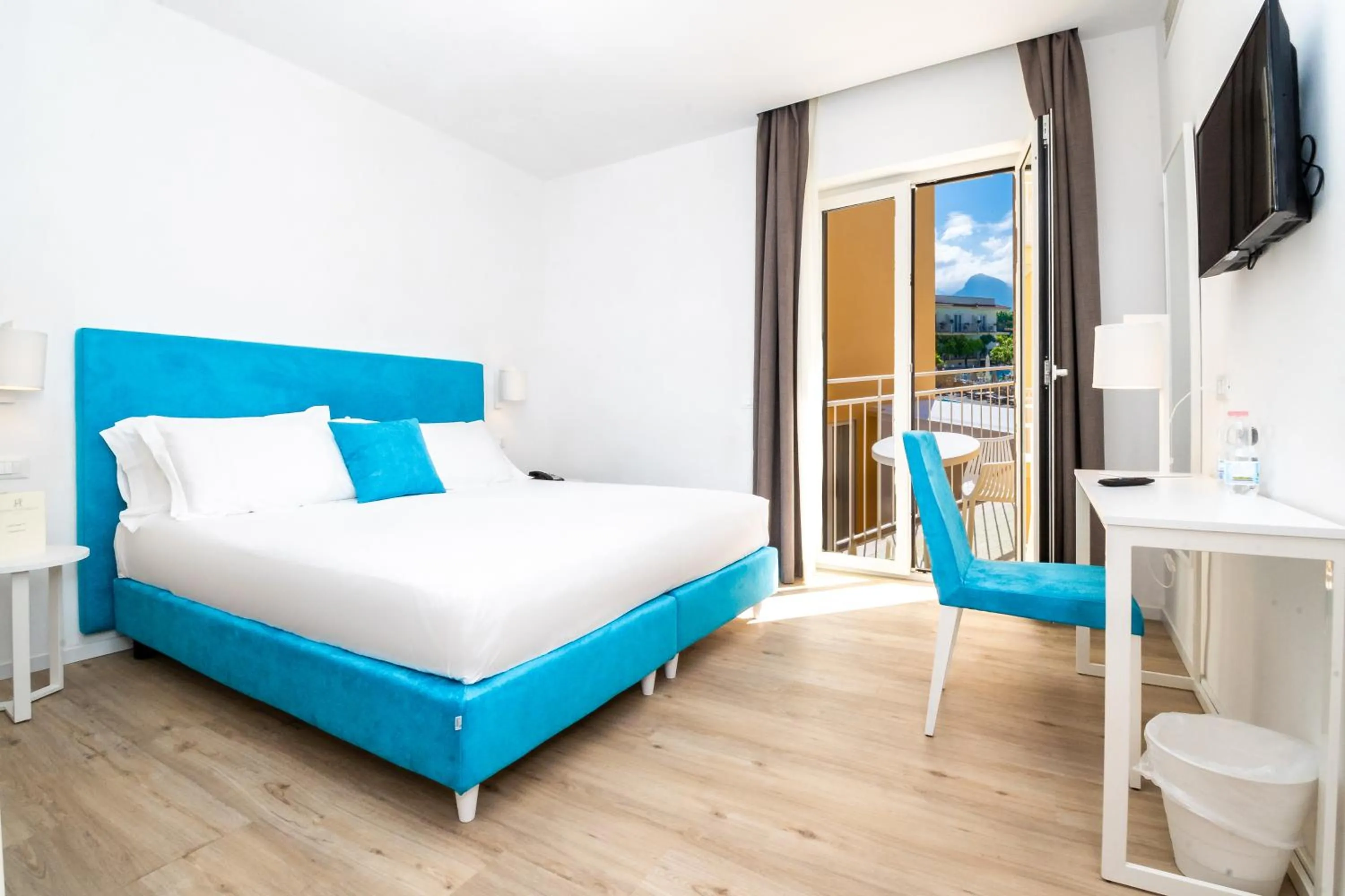 Photo of the whole room, Bed in Hotel Isabella Sorrento