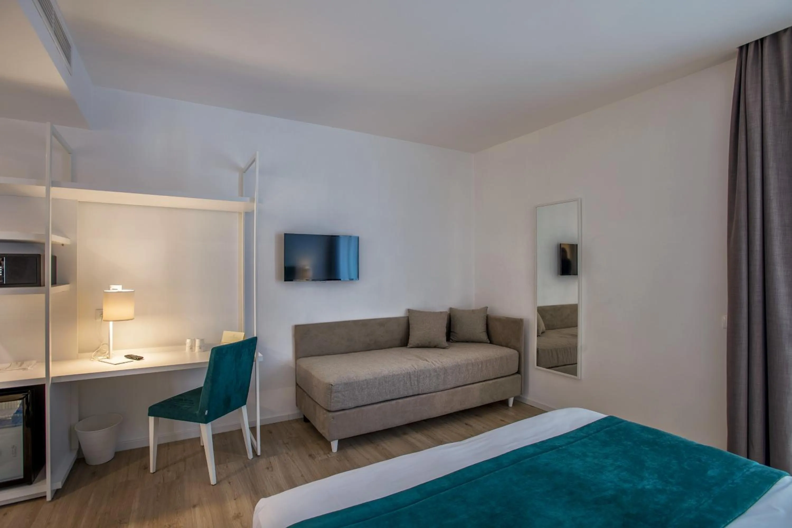 Photo of the whole room, Bed in Hotel Isabella Sorrento