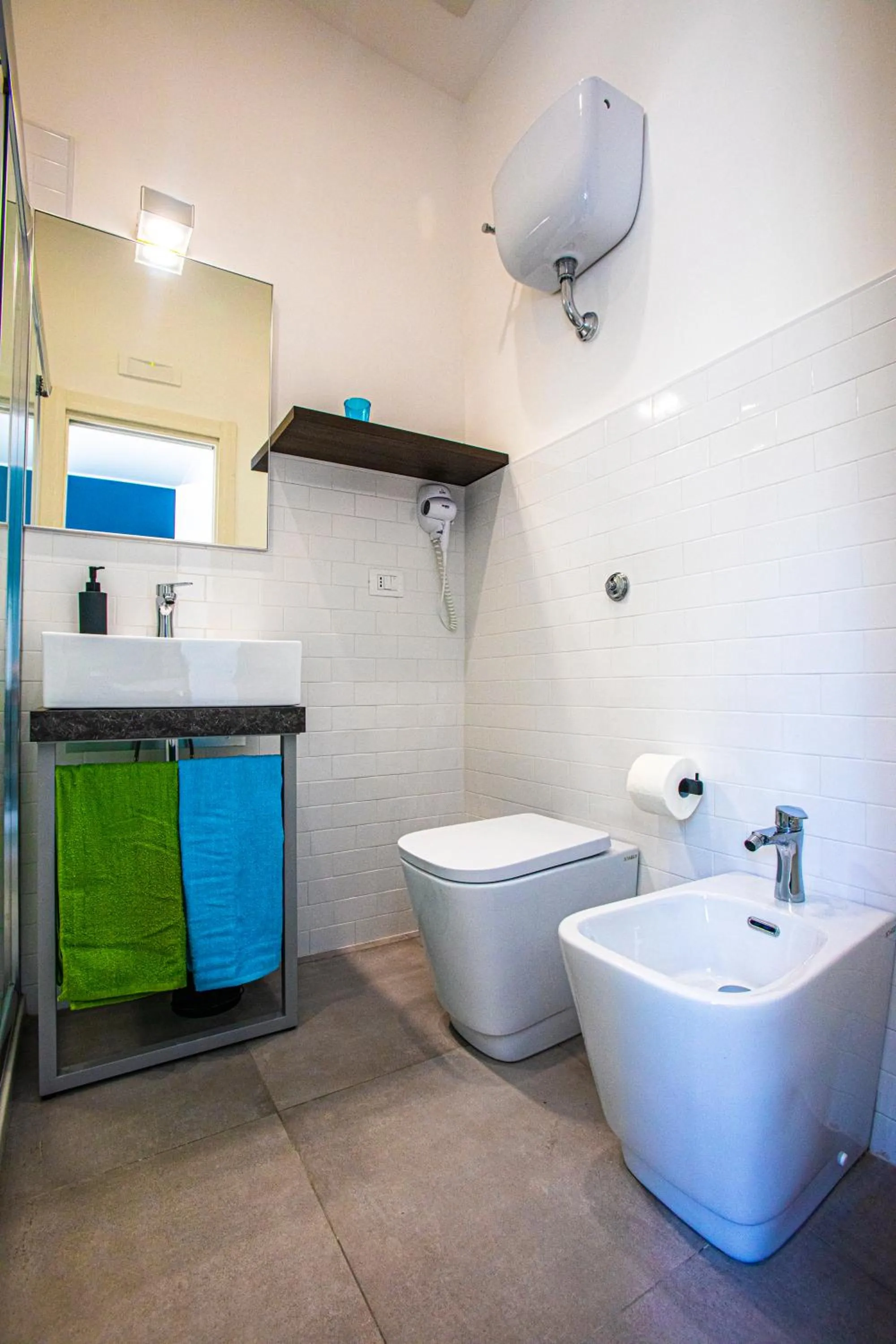 Toilet in Garibaldi 136