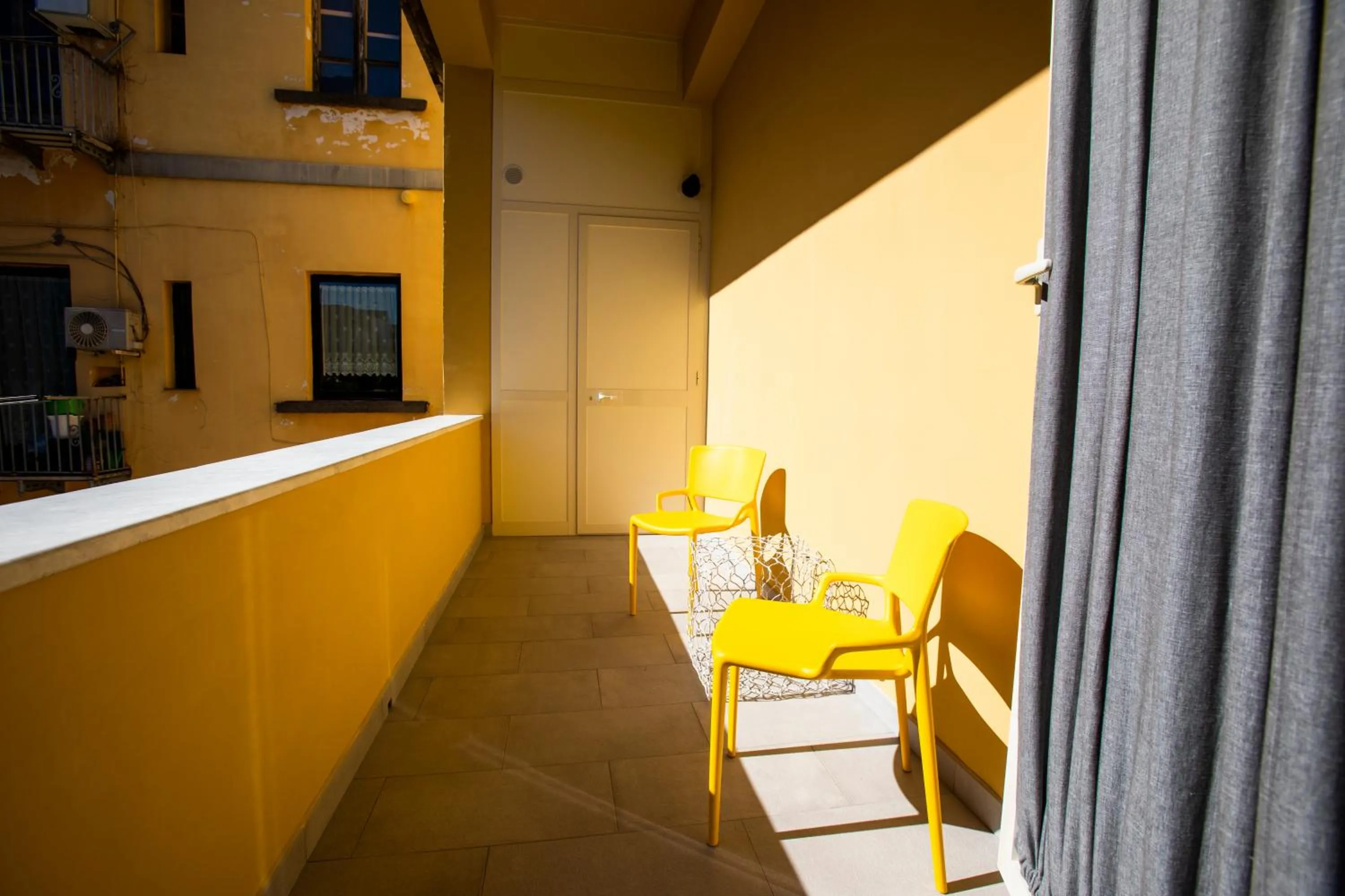 Facade/entrance in Garibaldi 136