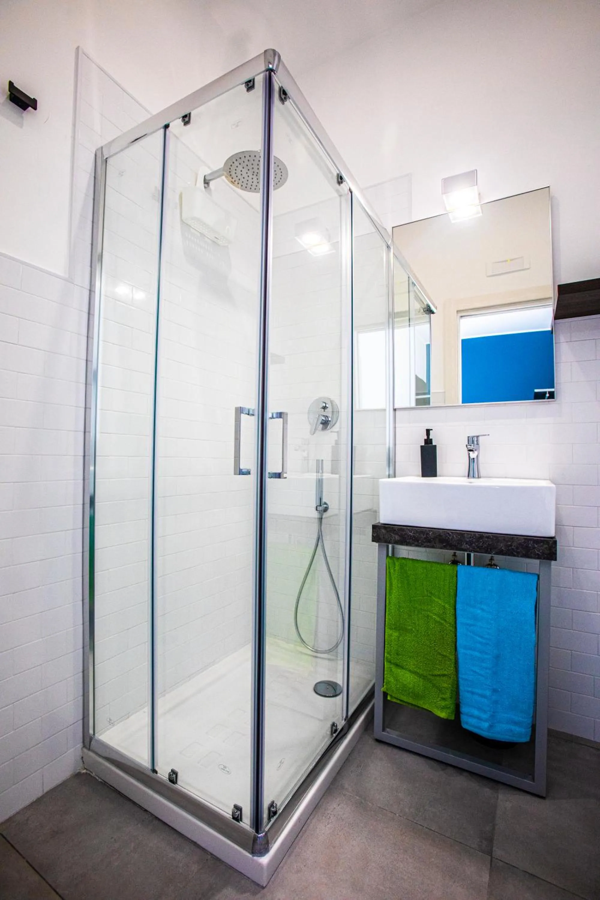 Shower in Garibaldi 136