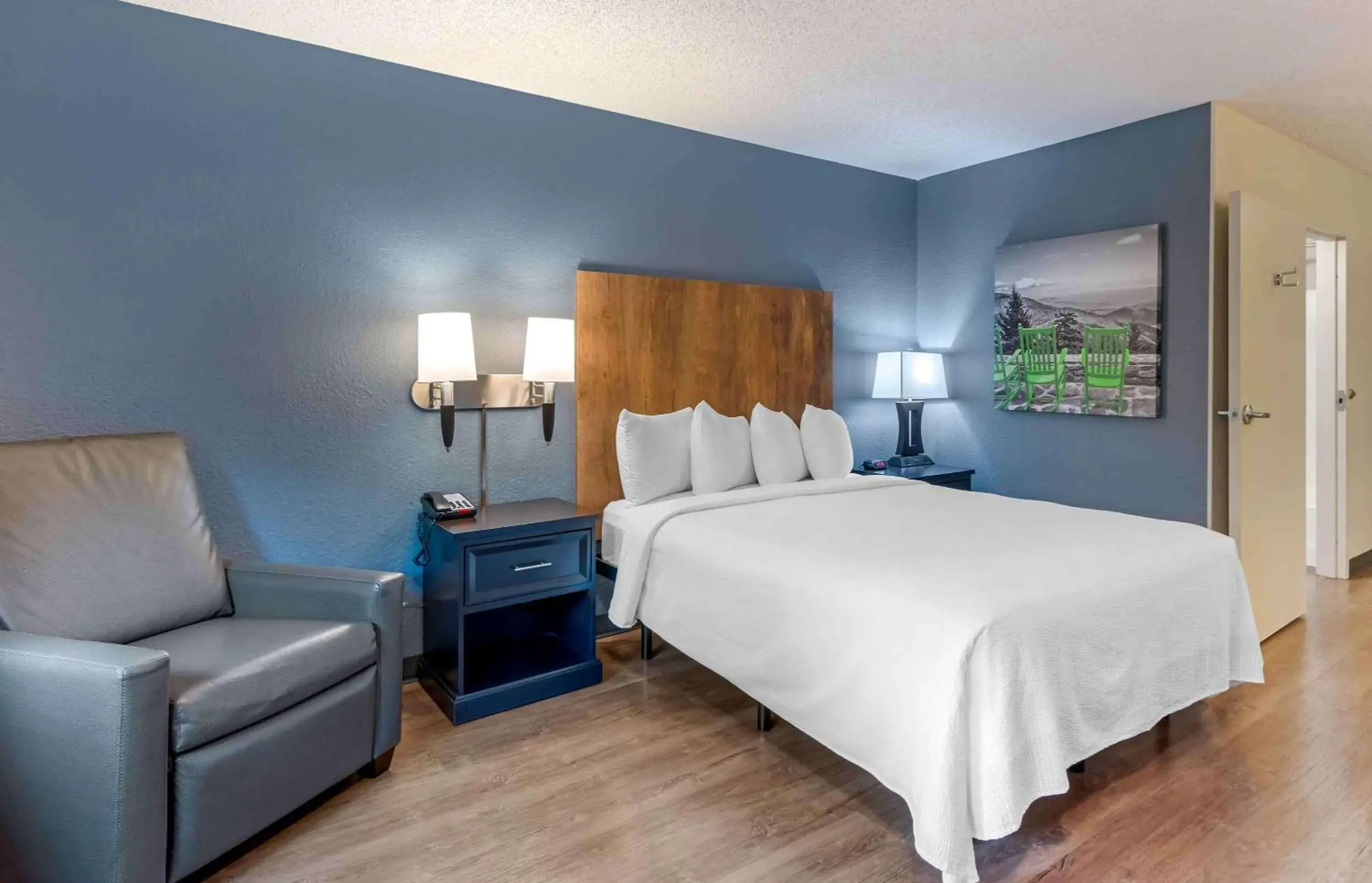 Queen studio with 1 Queen Bed - Disability Access/Non-Smoking in Extended Stay America Premier Suites - Miami - Coral Gables Queen studio with 1 Queen Bed - Disability Access/Non-Smoking in Extended Stay America Premier Suites - Miami - Coral Gables