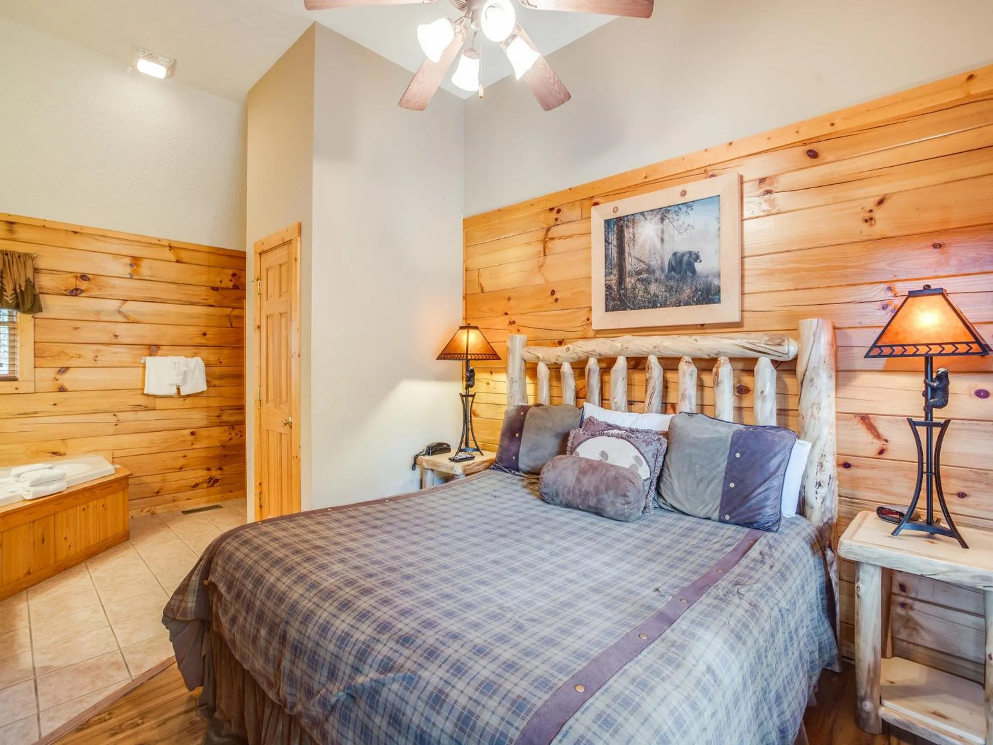 Bedroom, Bed in Saddle Ridge