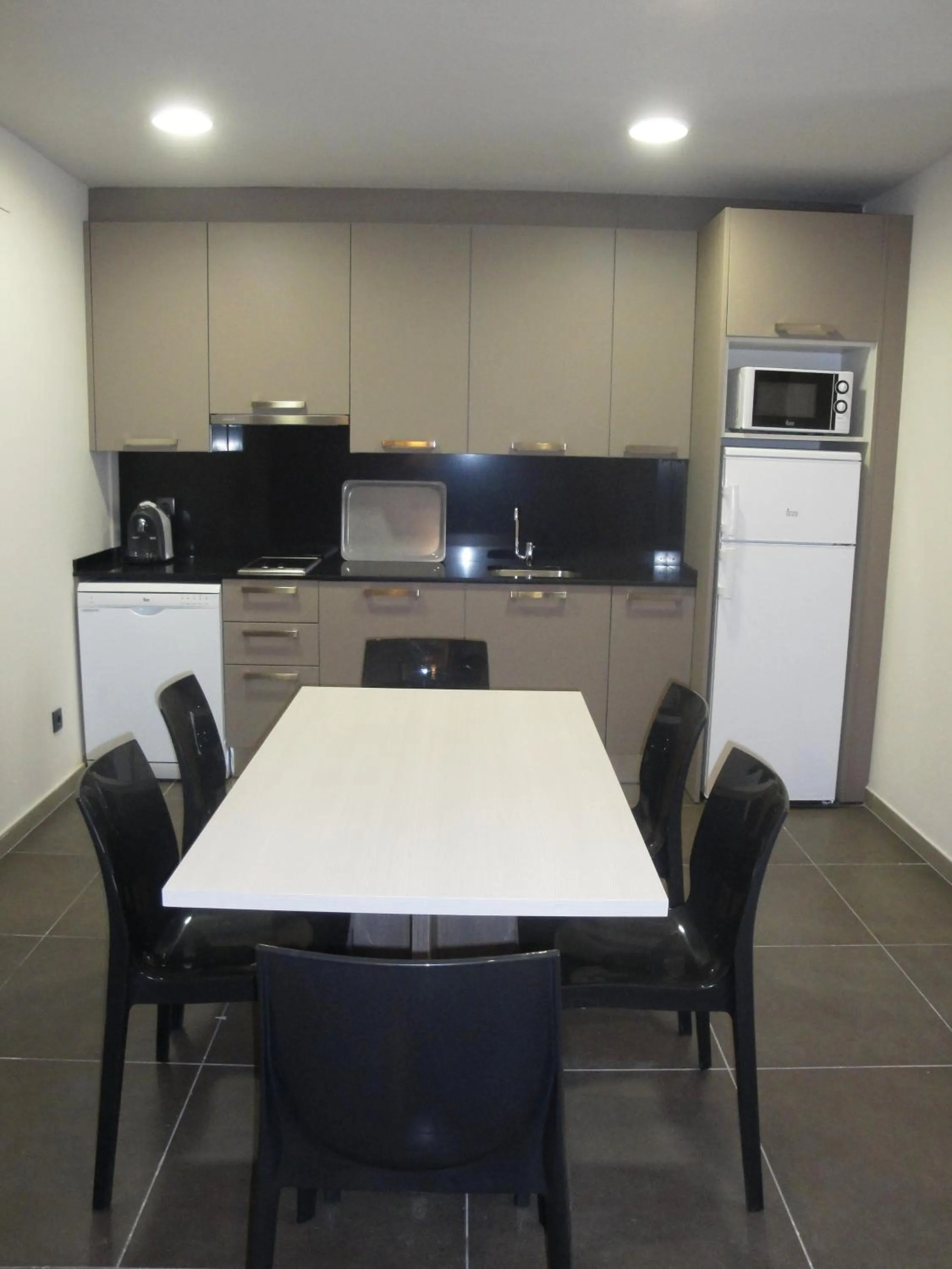 Kitchen or kitchenette in Pierre & Vacances Barcelona Sants