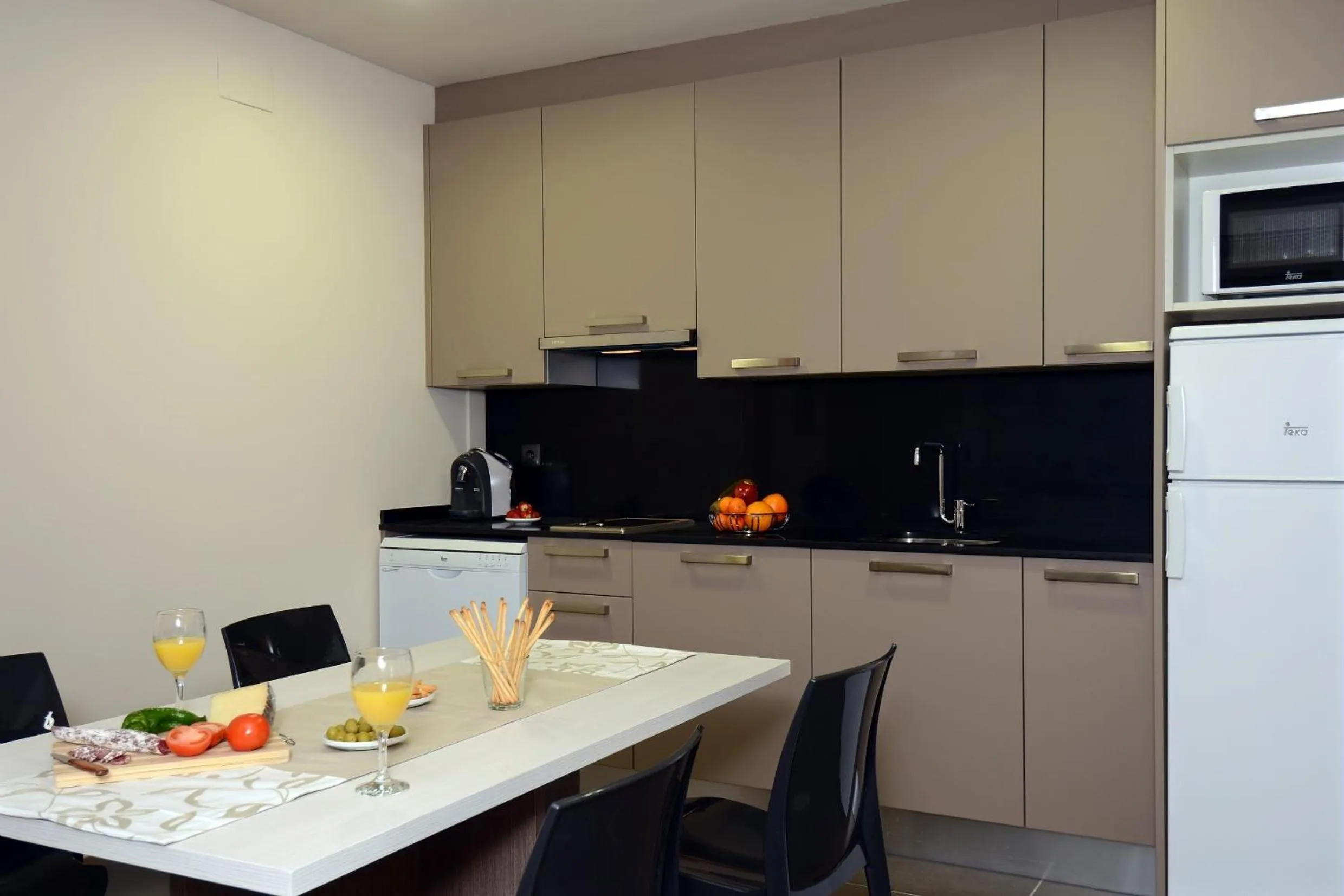 Kitchen or kitchenette in Pierre & Vacances Barcelona Sants