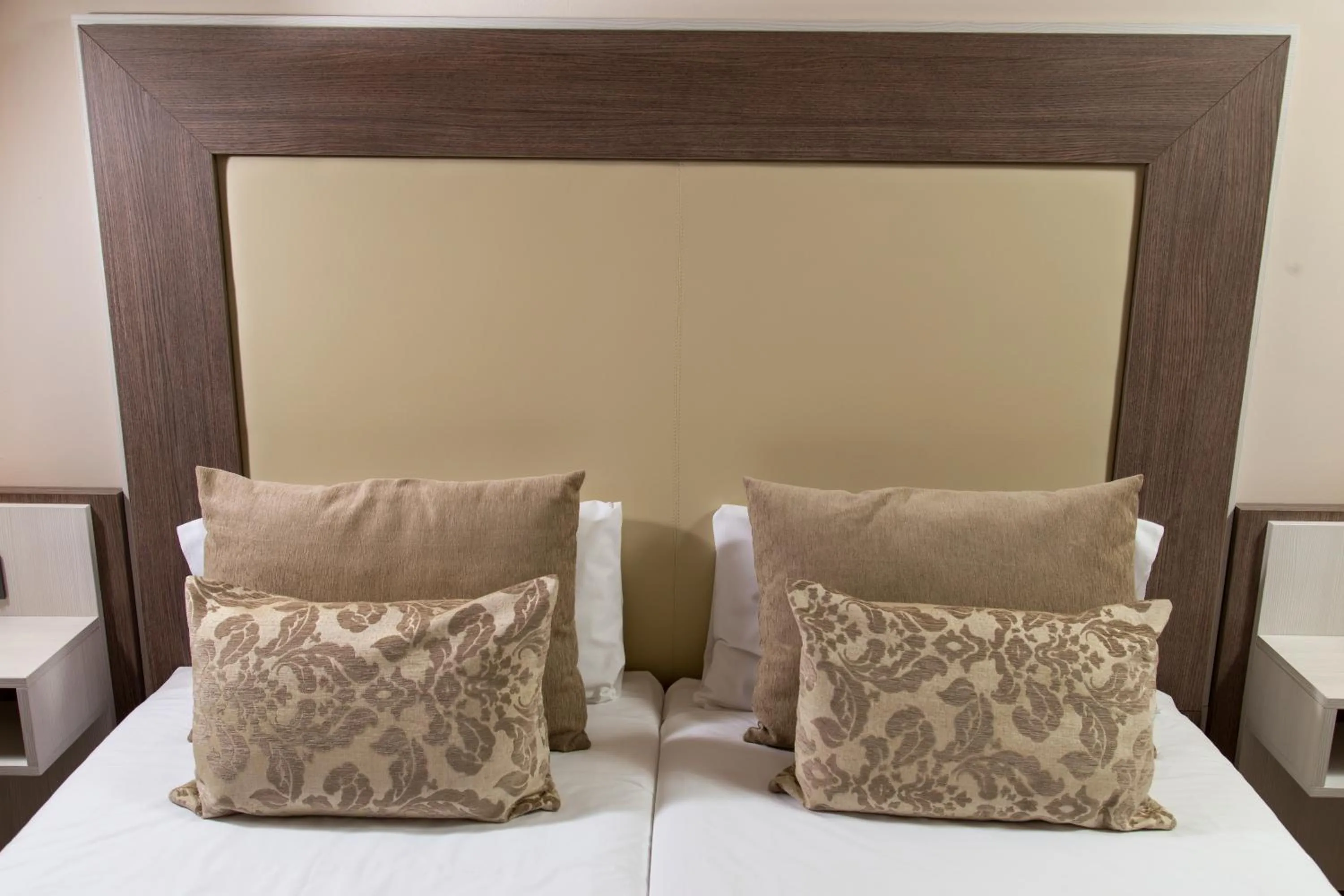 Decorative detail, Bed in Pierre & Vacances Barcelona Sants