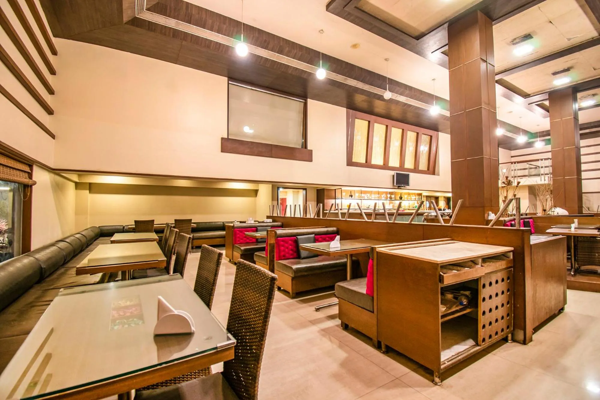 Restaurant/places to eat in Hotel Sadanand Regency - A Regal Stay for the Modern Professional