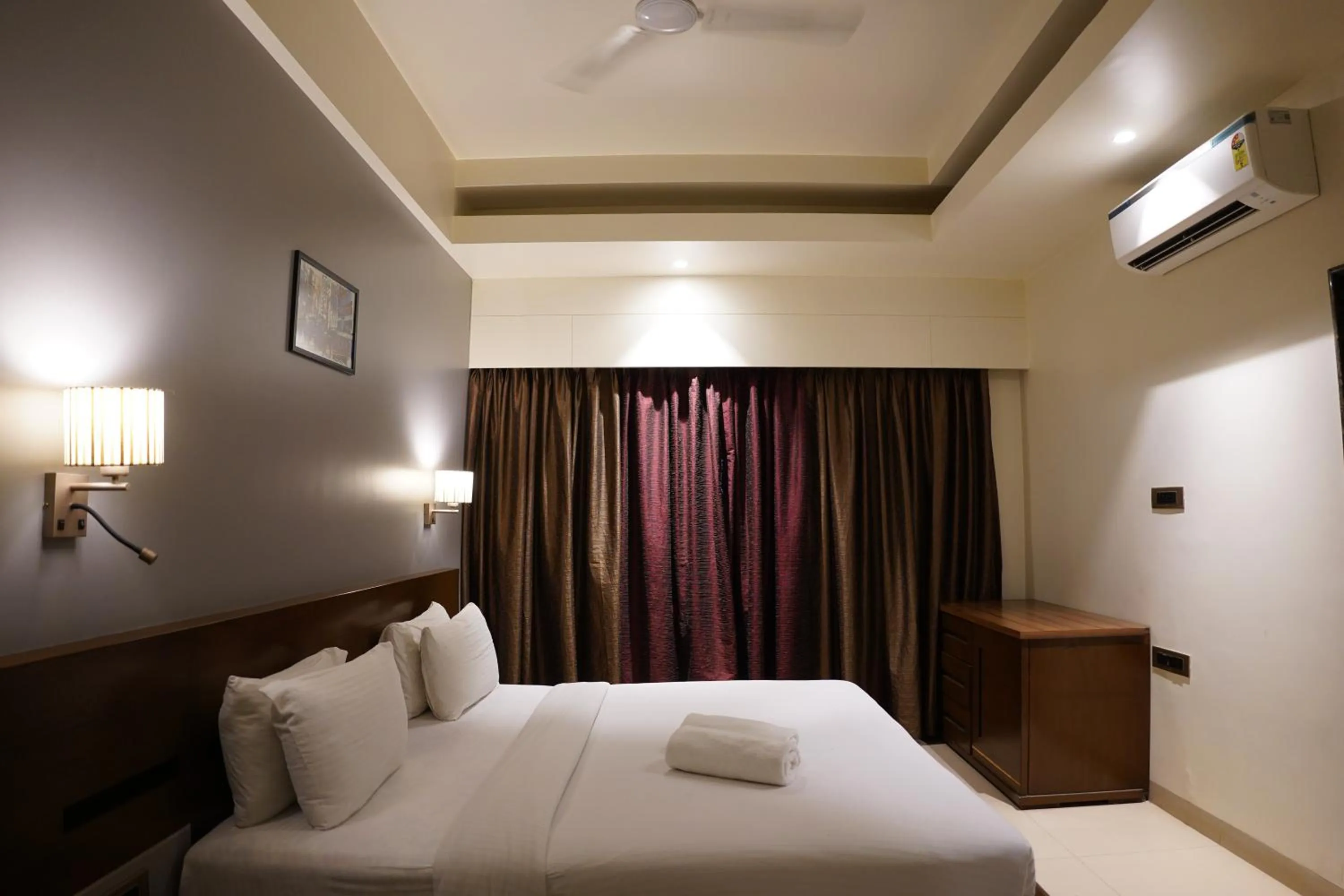 Bed in Hotel Sadanand Regency - Newly Renovated