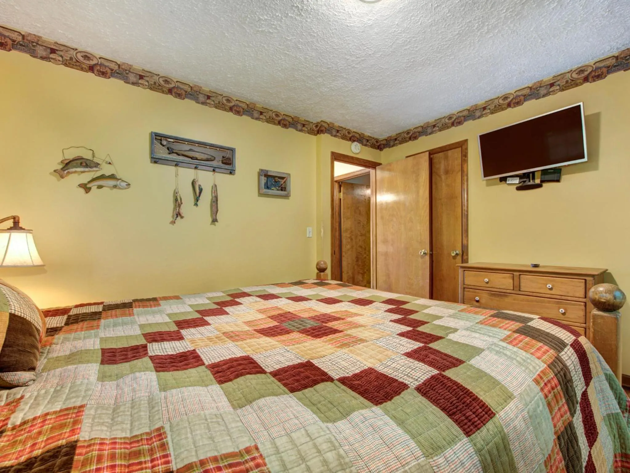 Bed in Mountain Charm