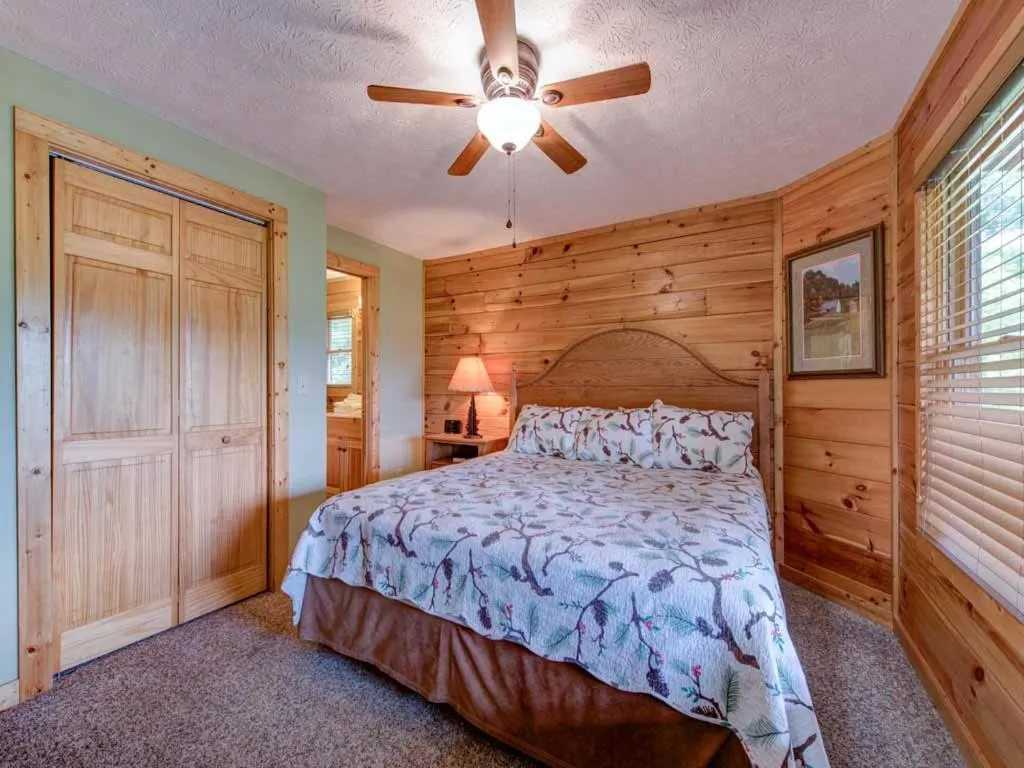 Bedroom, Bed in Highpoint Escape