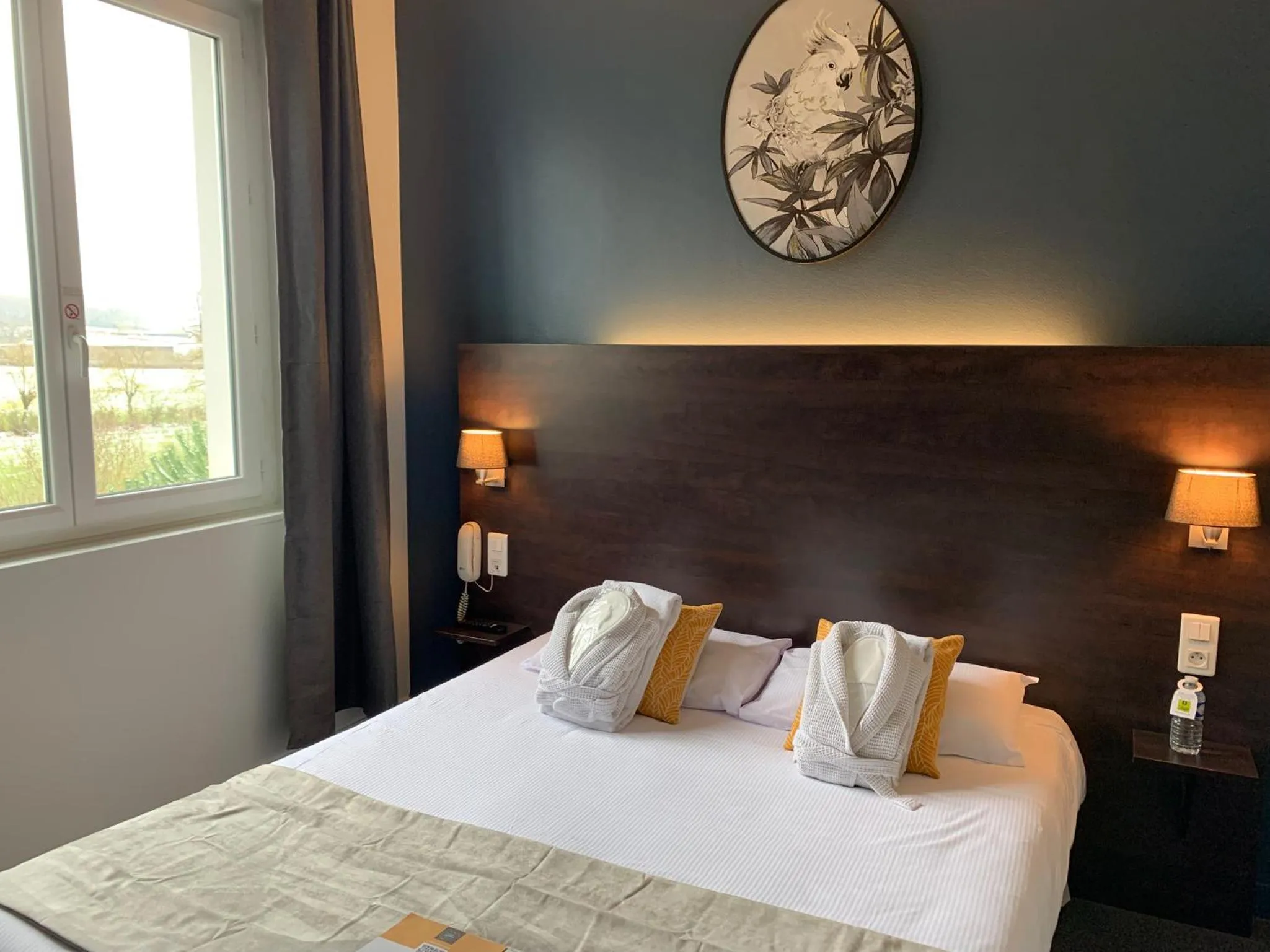 Bed in Logis hôtel Aux Berges de l'Aveyron