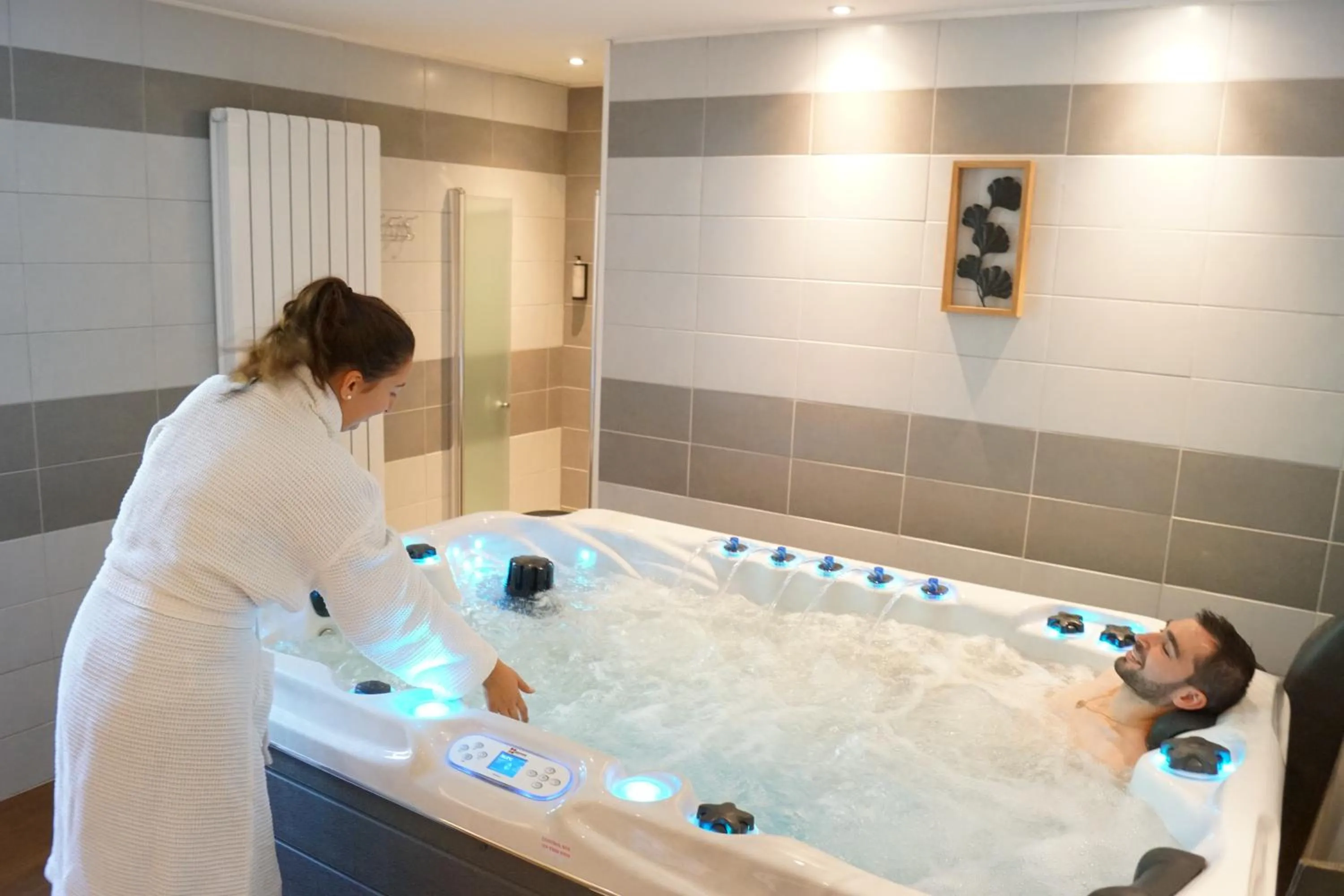 Spa and wellness centre/facilities in Logis hôtel Aux Berges de l'Aveyron