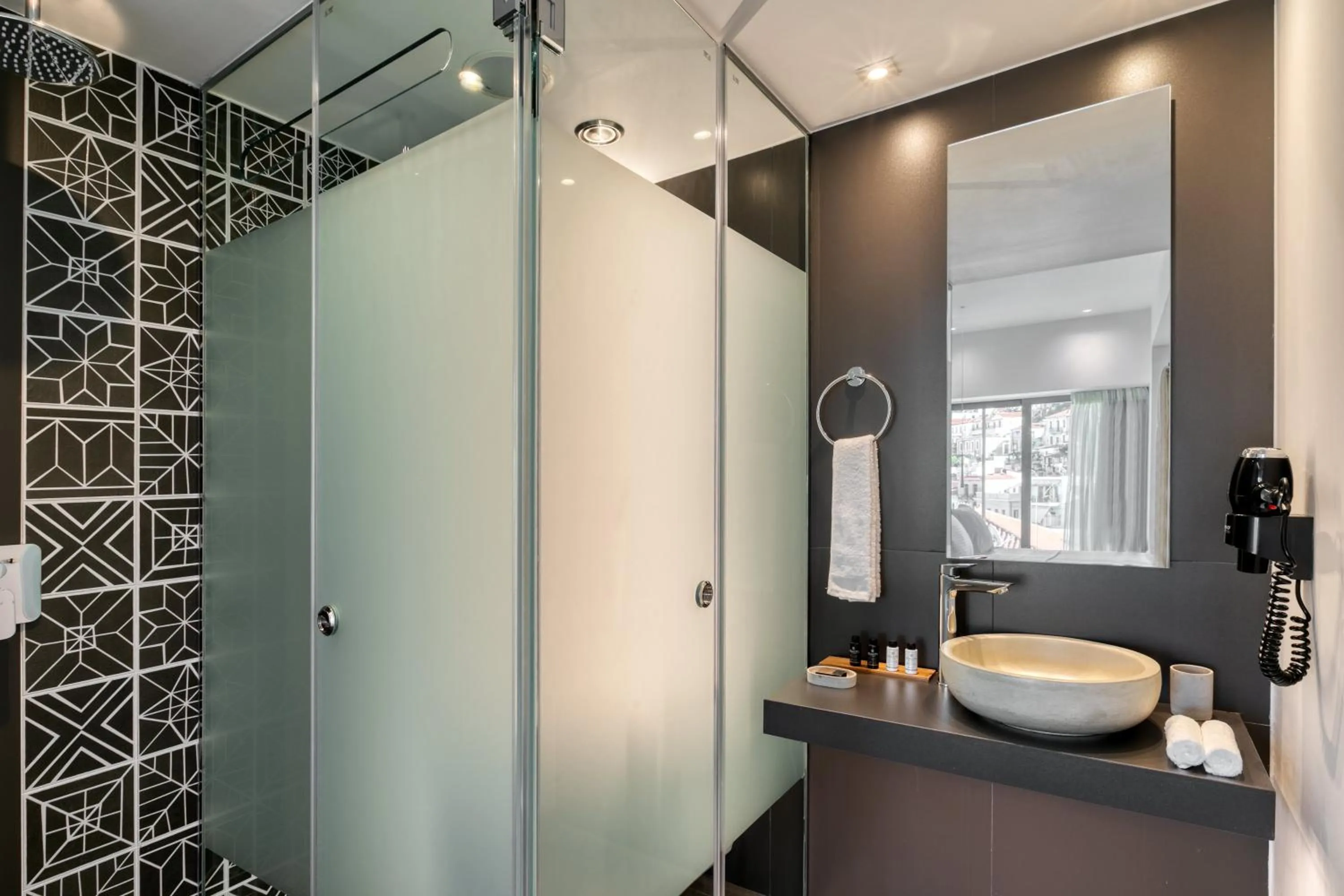 Shower in LAS HOTEL & SPA