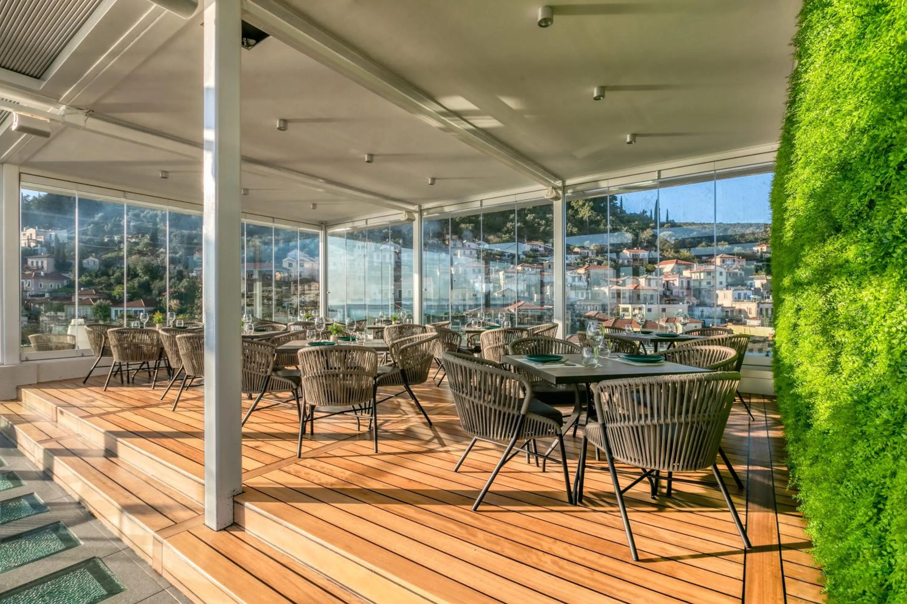 Restaurant/places to eat in LAS HOTEL & SPA