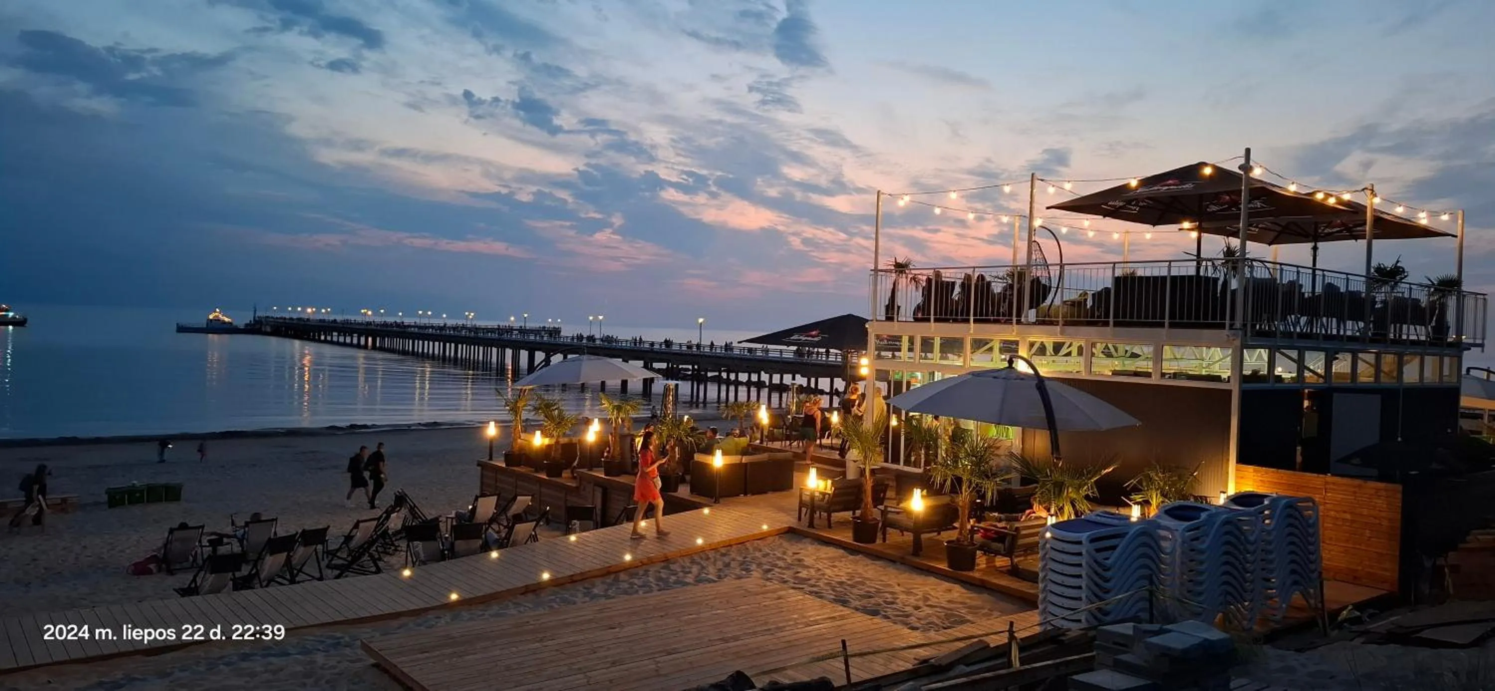 Apartamentai šalia baseino