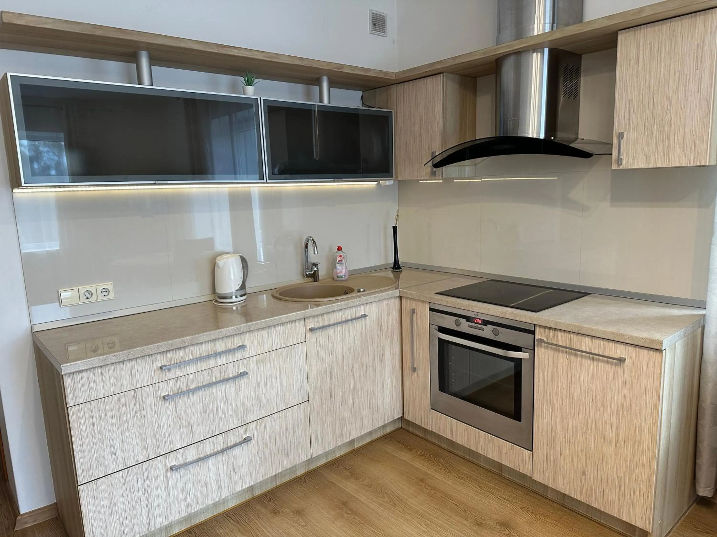 Apartamentai šalia baseino