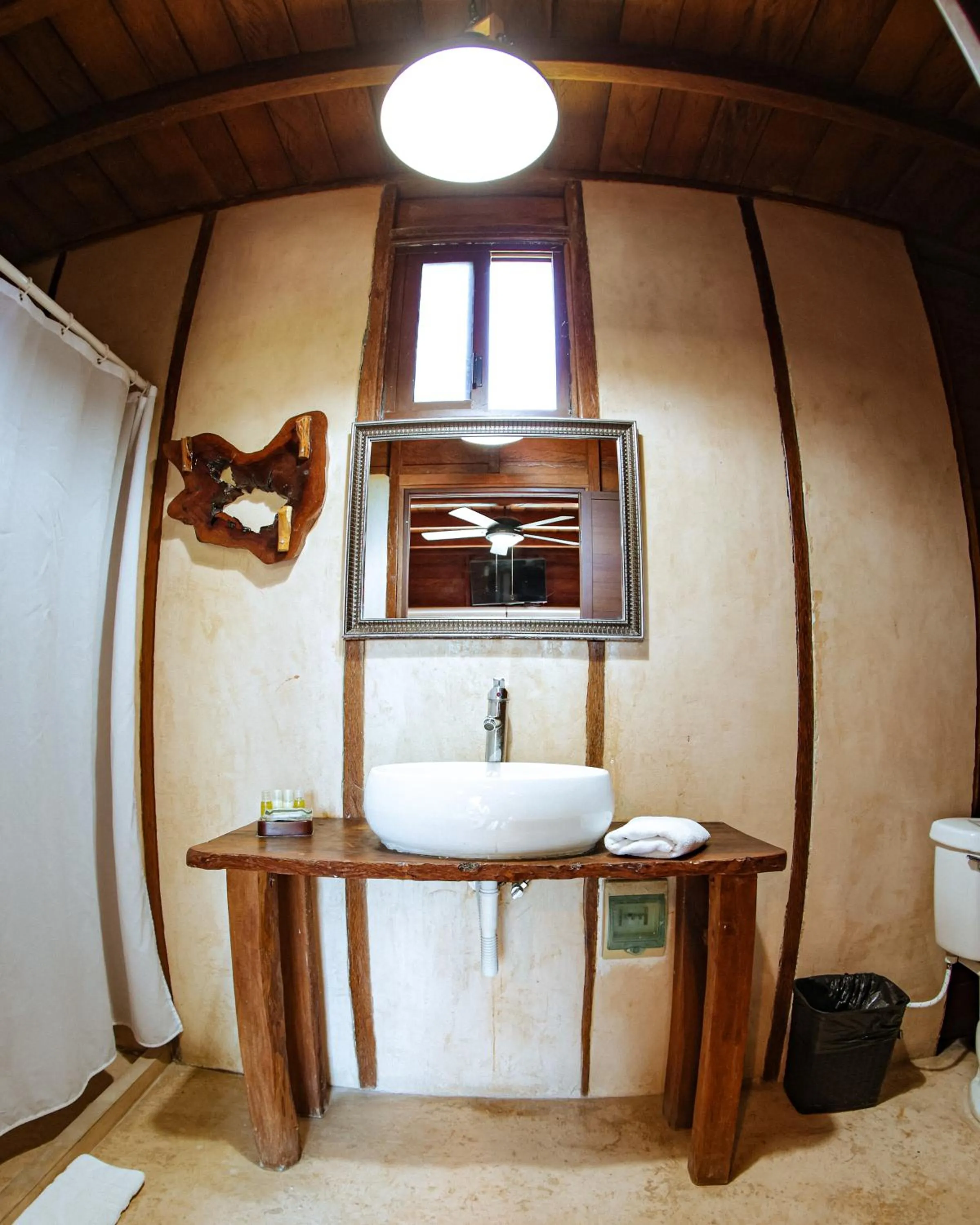 Bathroom in Coconut by ÓOL Hotels