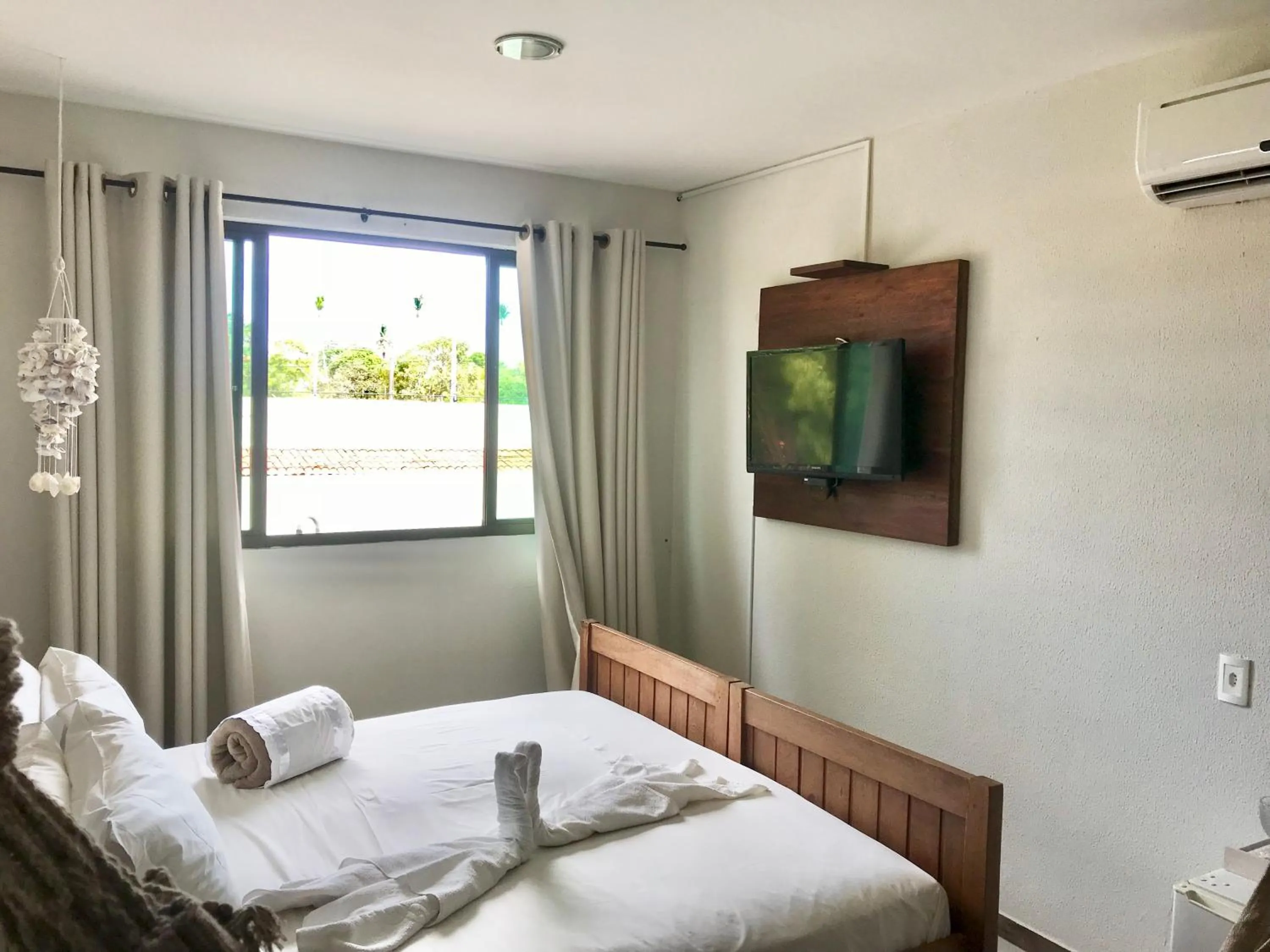 Photo of the whole room, Bed in Pousada Flor de Maraca