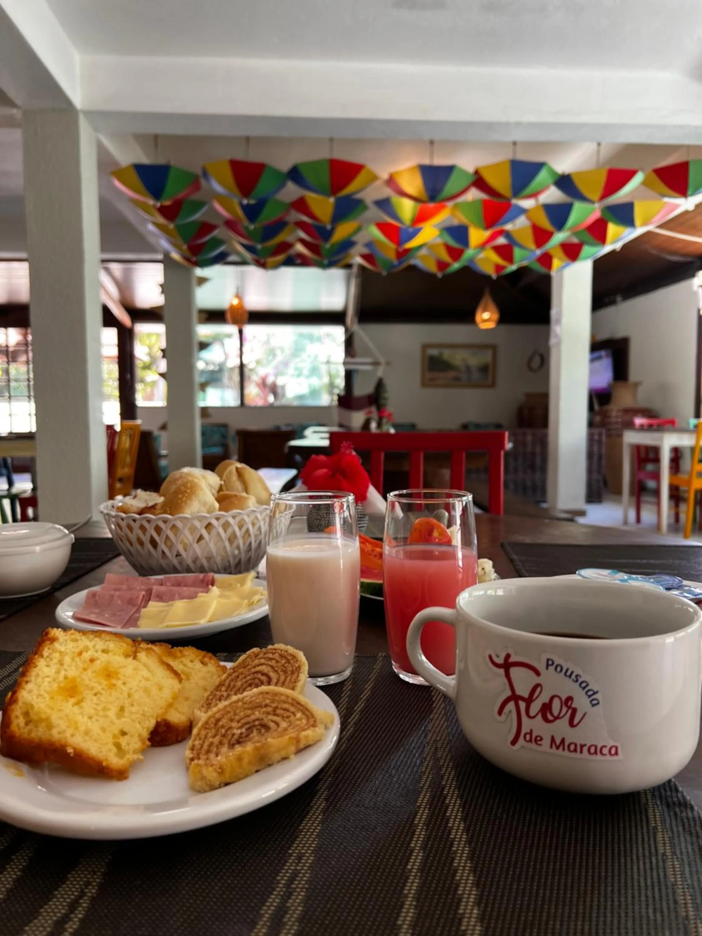 Restaurant/places to eat in Pousada Flor de Maraca