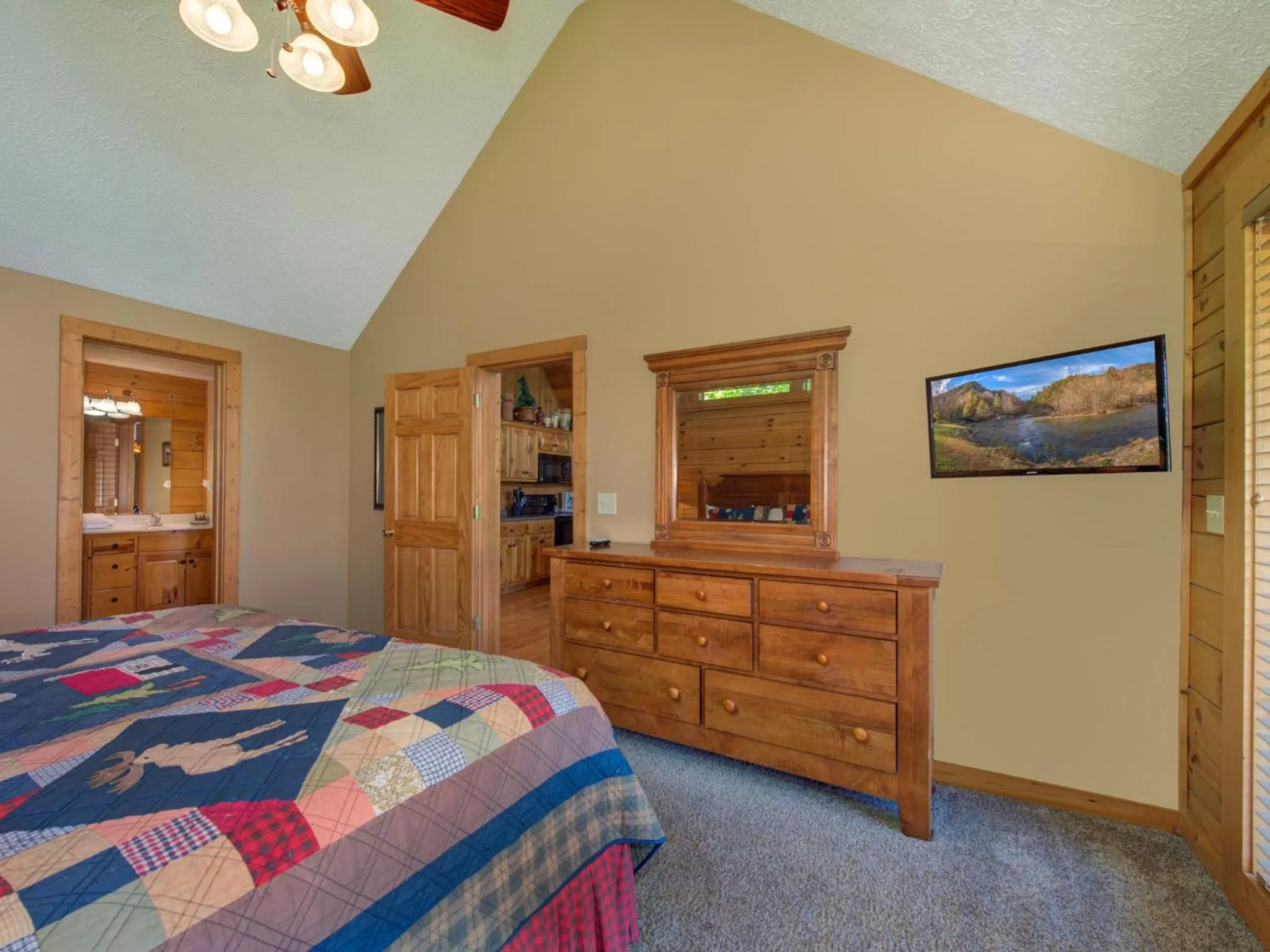 Bedroom, Bed in Eagles Point Lodge