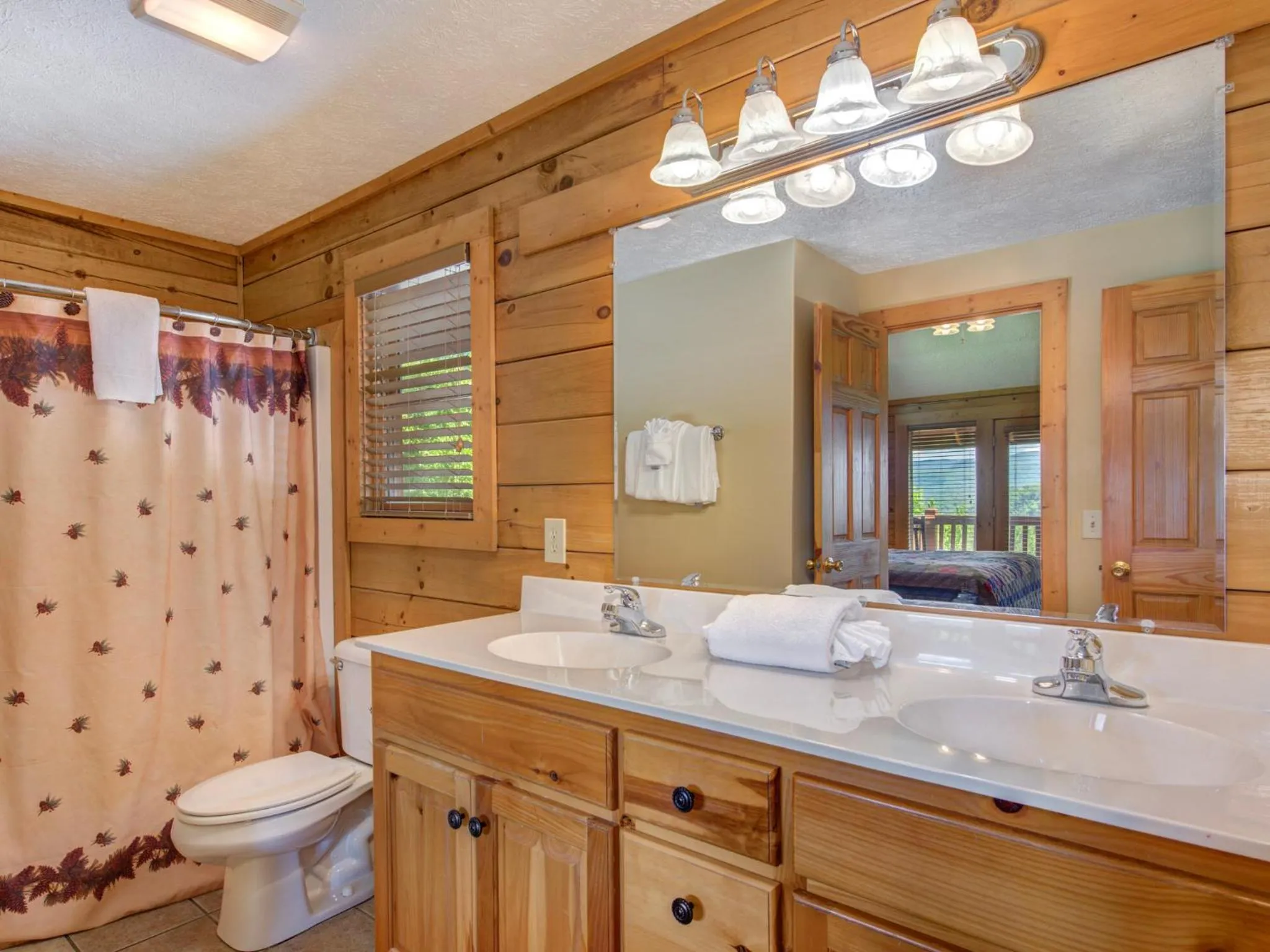 Kitchen or kitchenette in Eagles Point Lodge