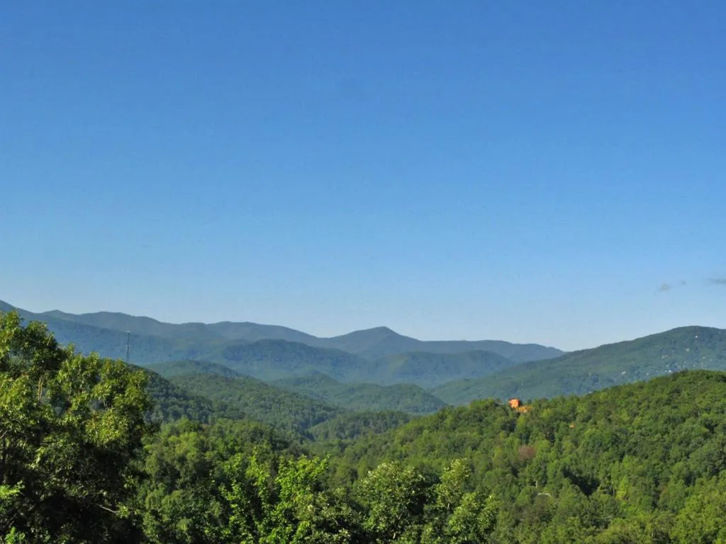 Property building in Eagles Point Lodge