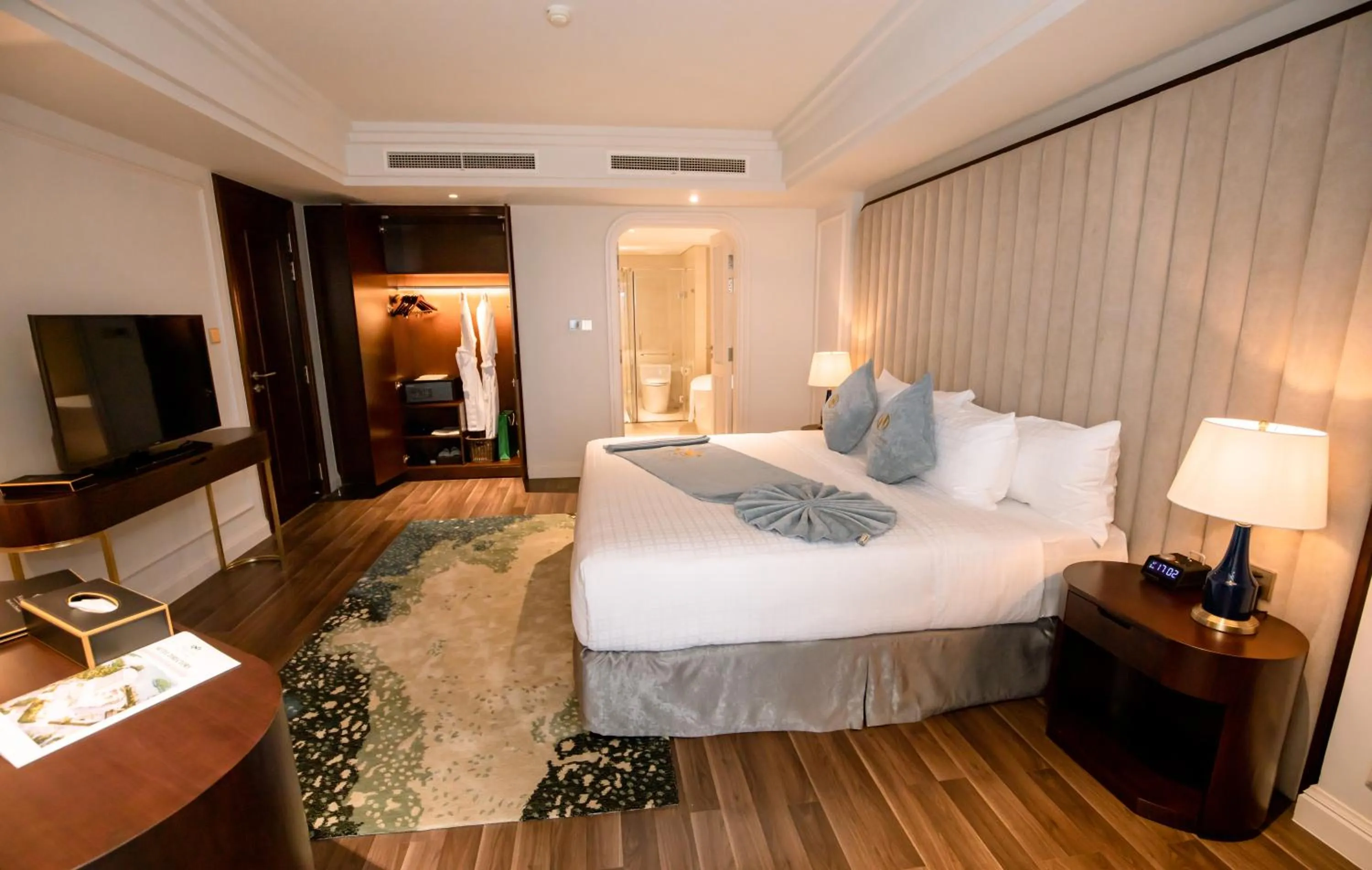 Photo of the whole room, Bed in Nam Cuong Nam Dinh Hotel