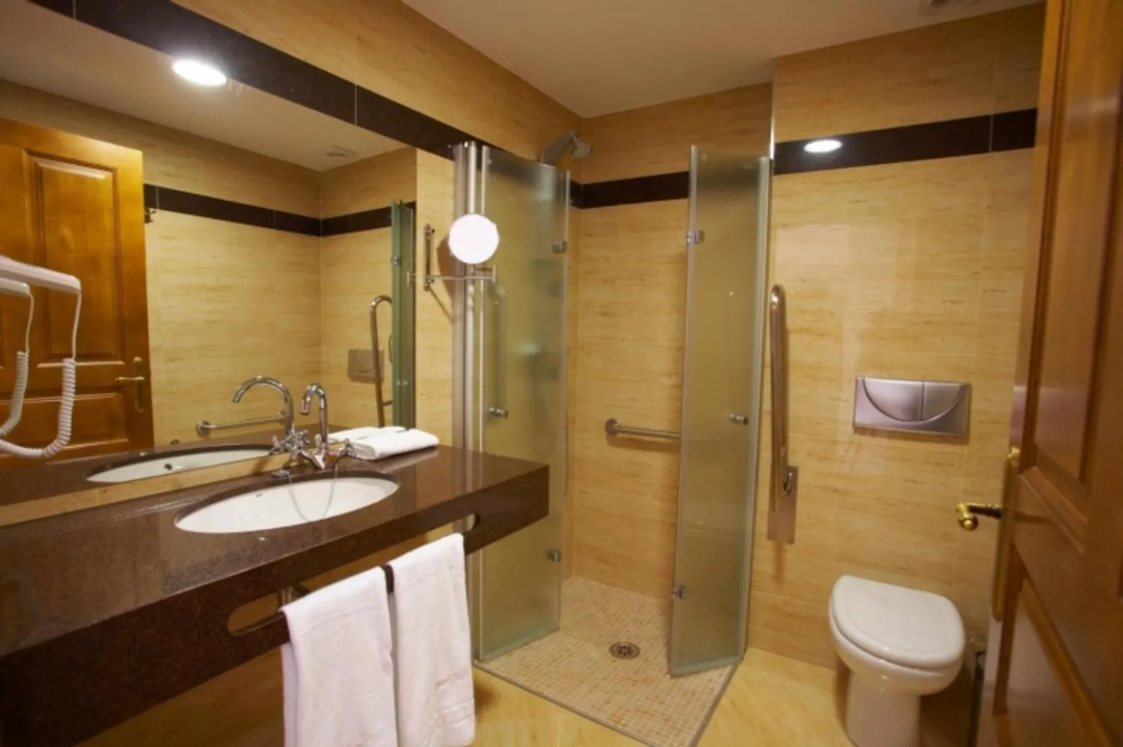 Shower in Hotel Vila do Val